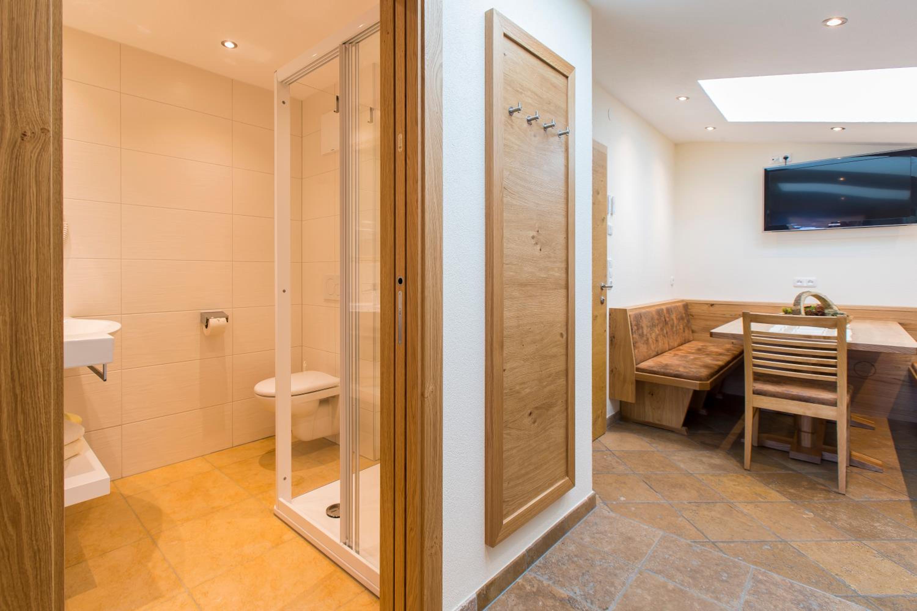 Luxury Two-Bedroom Apartment - Photo 4