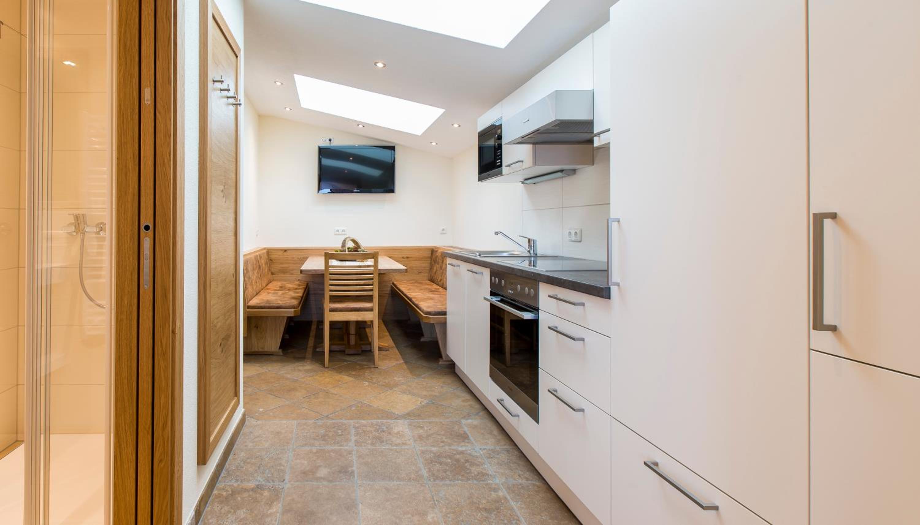 Luxury Two-Bedroom Apartment - Photo 6