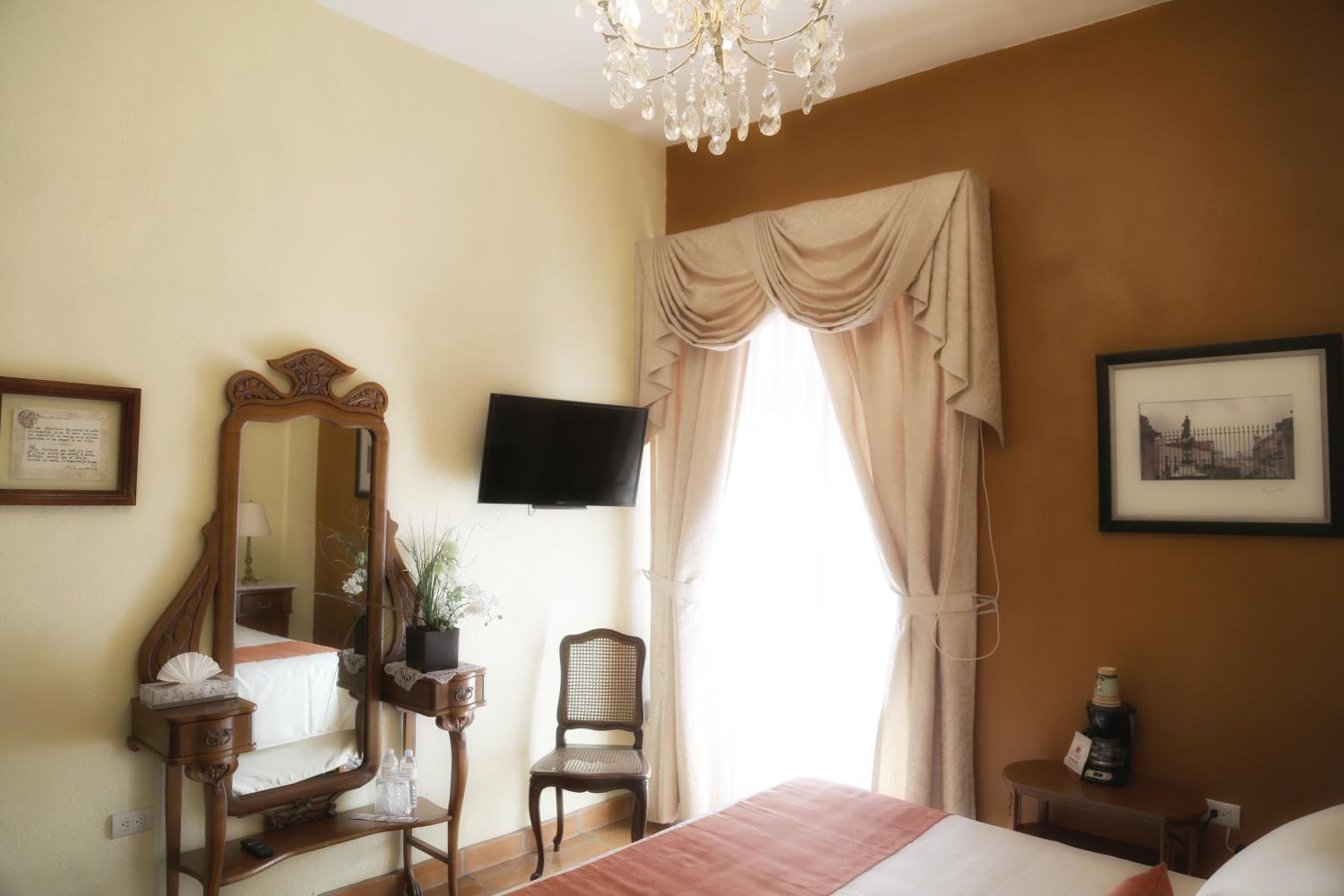 King Suite - Photo 12