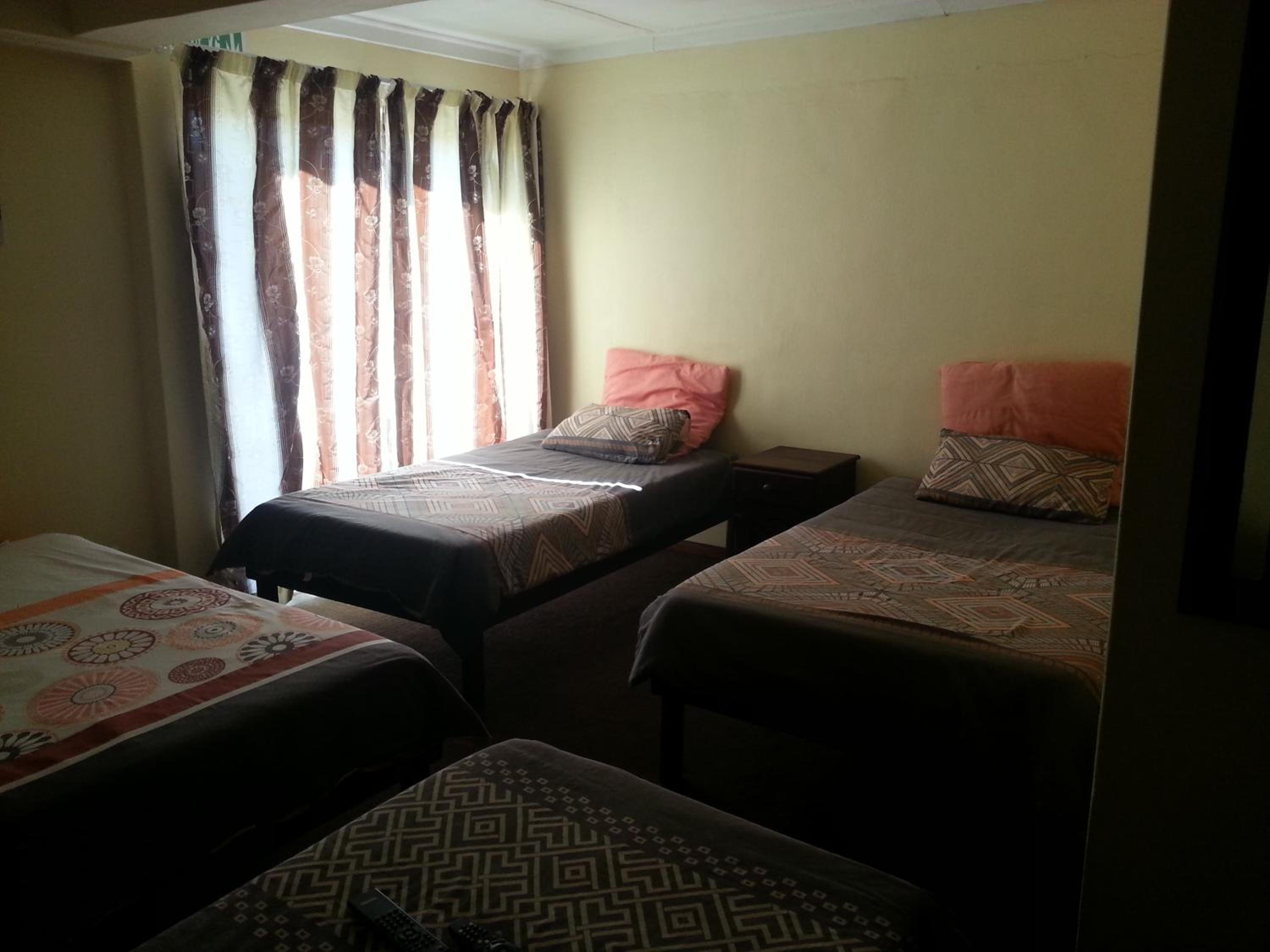 Single Bed in 6-Bed Dormitory Room photo 2