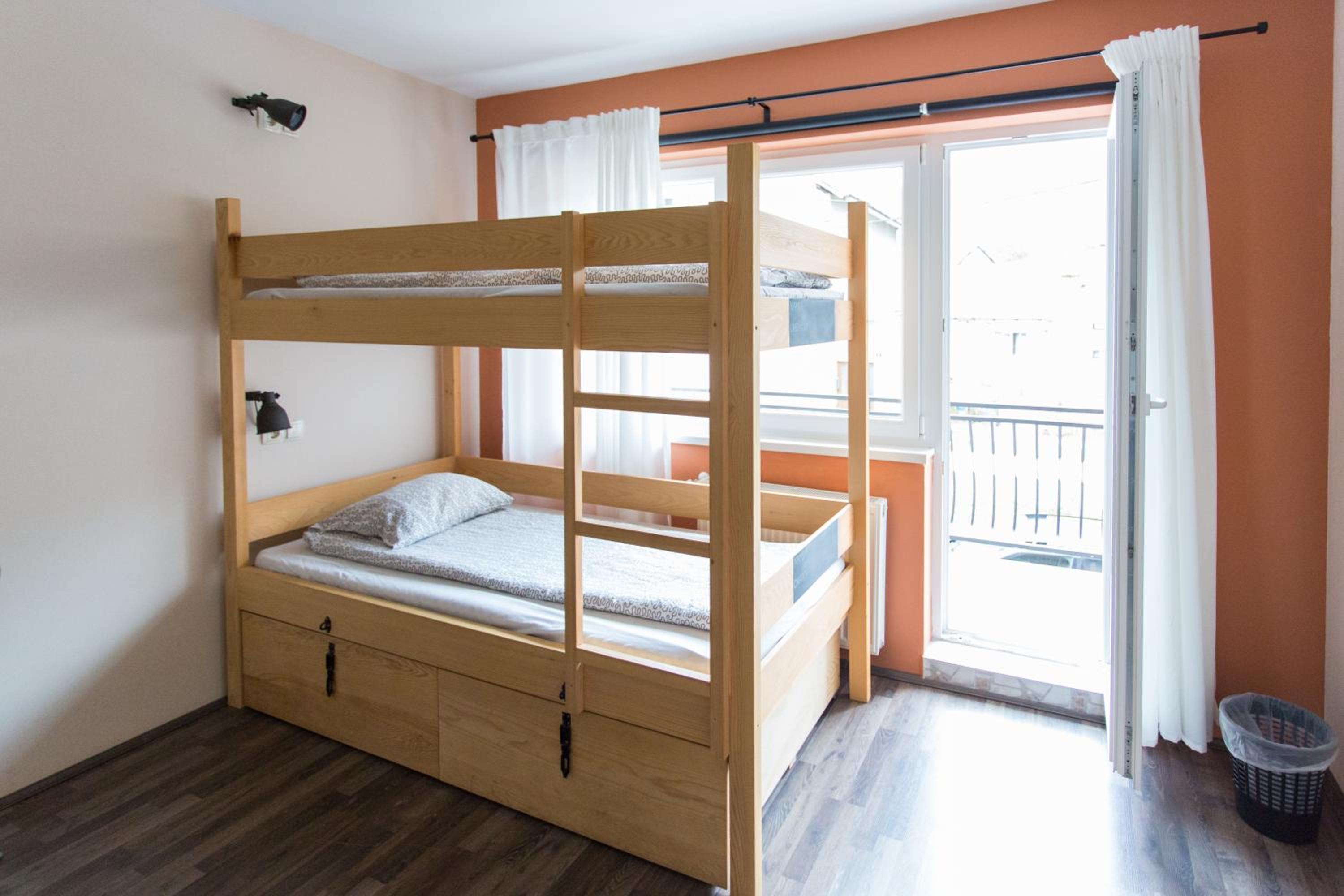 Bed in 4-Bed Mixed Dormitory Room photo 3