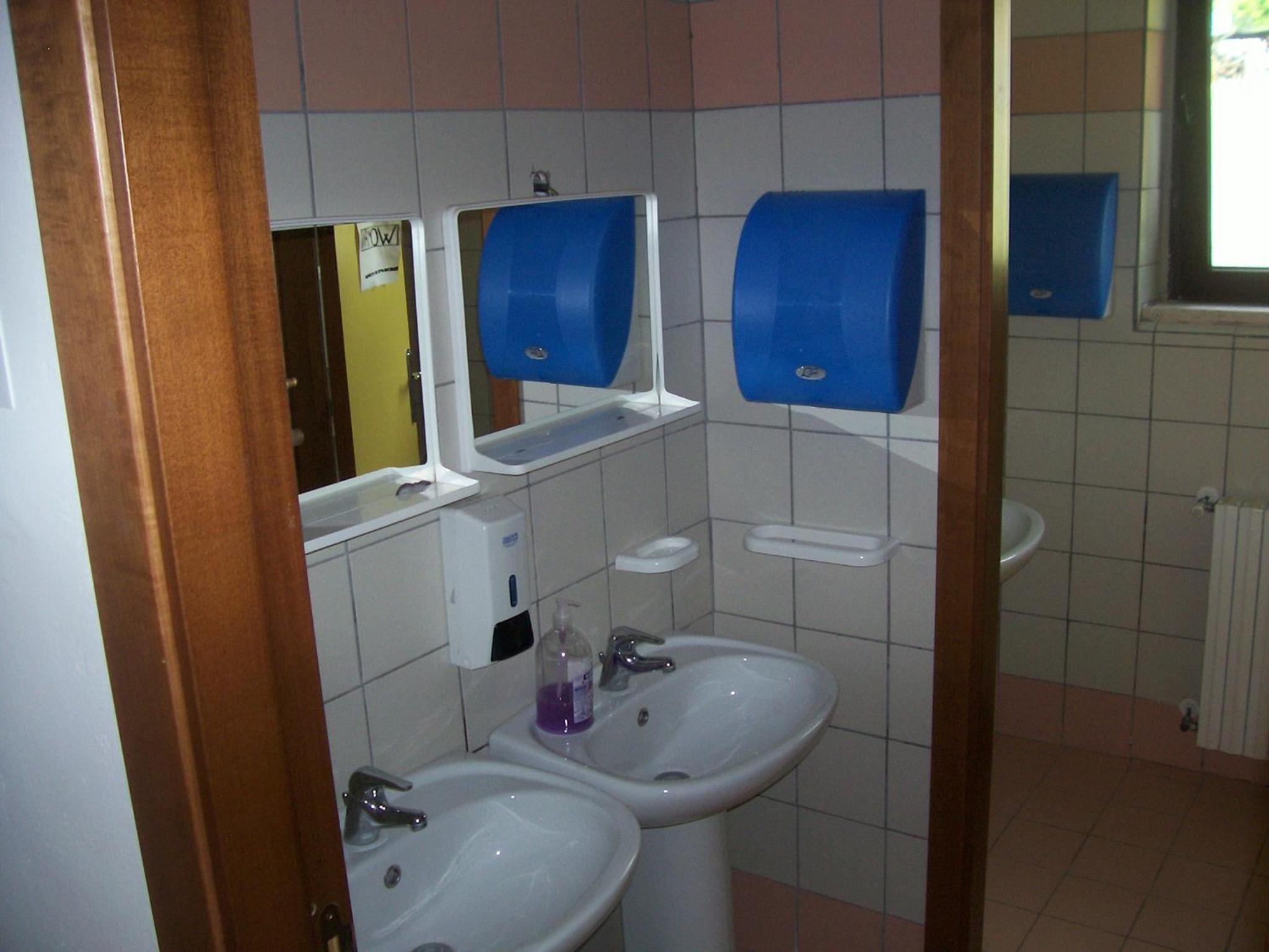 Twin Room with Private Bathroom photo 3