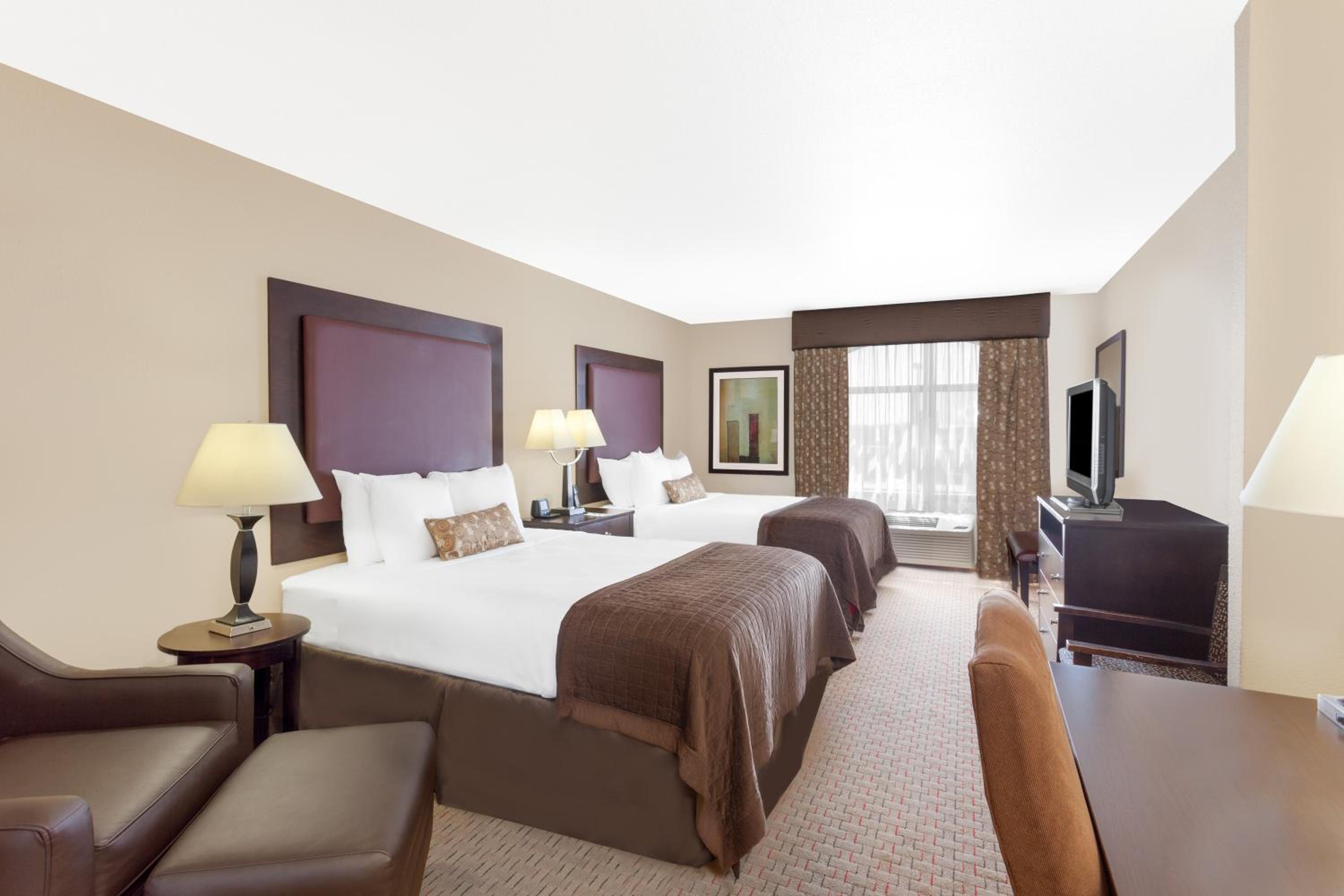 Queen Room with Two Queen Beds - Non-Smoking - Photo 1