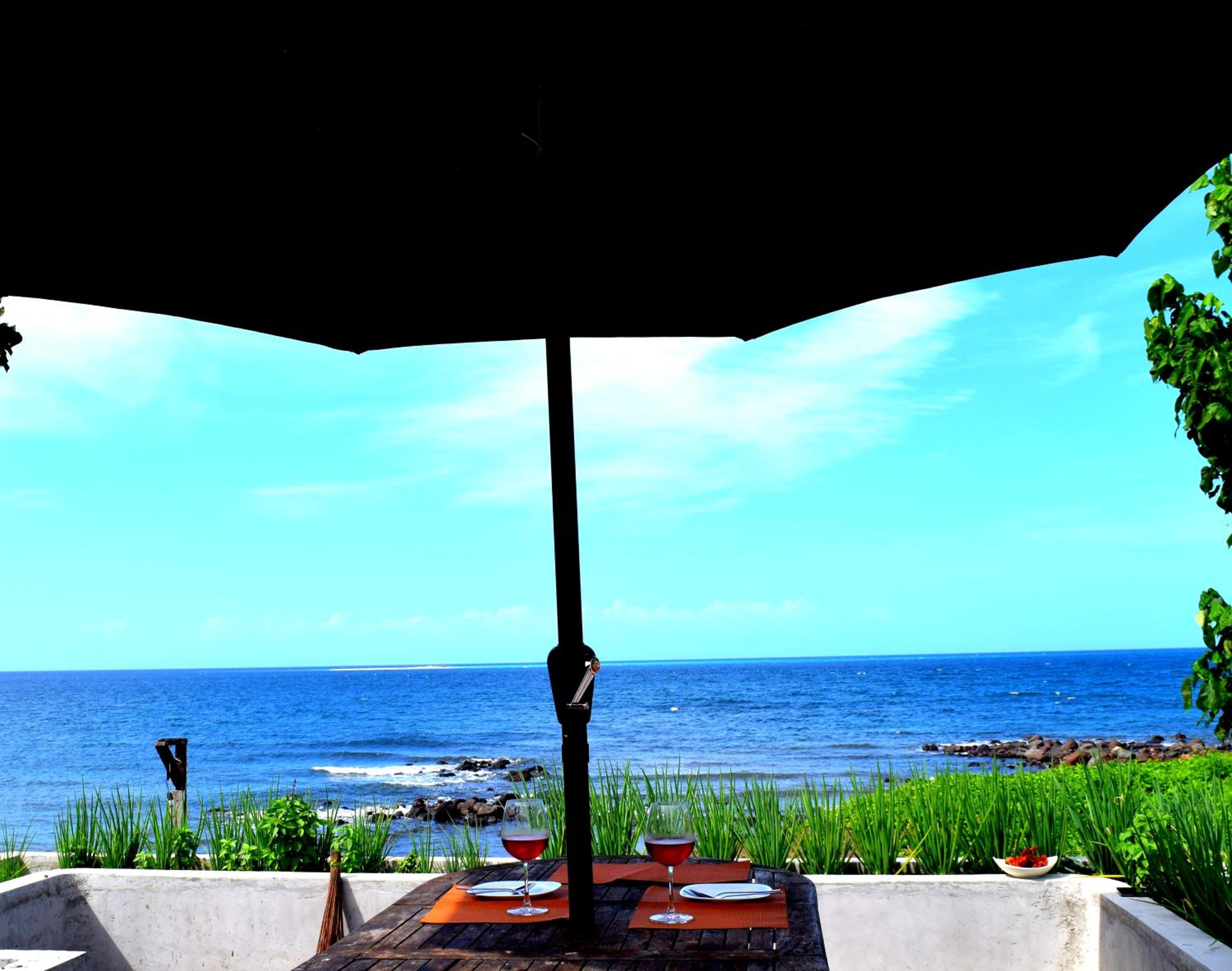 Villa - Beach Front - Photo 2