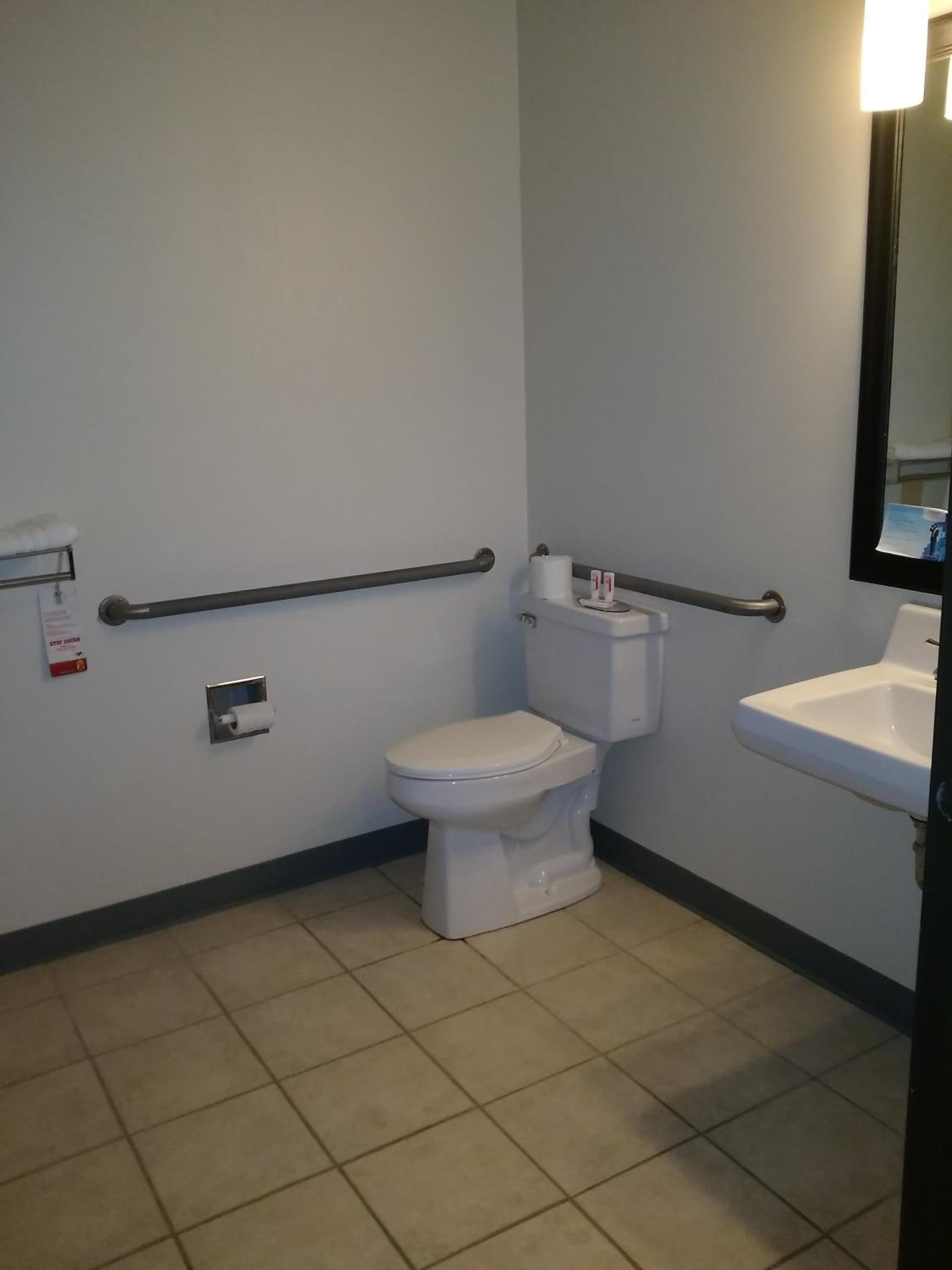 King Room - Mobility Access/Non-Smoking - Photo 1