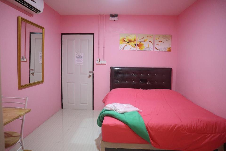 Standard Double Room - No window photo 1