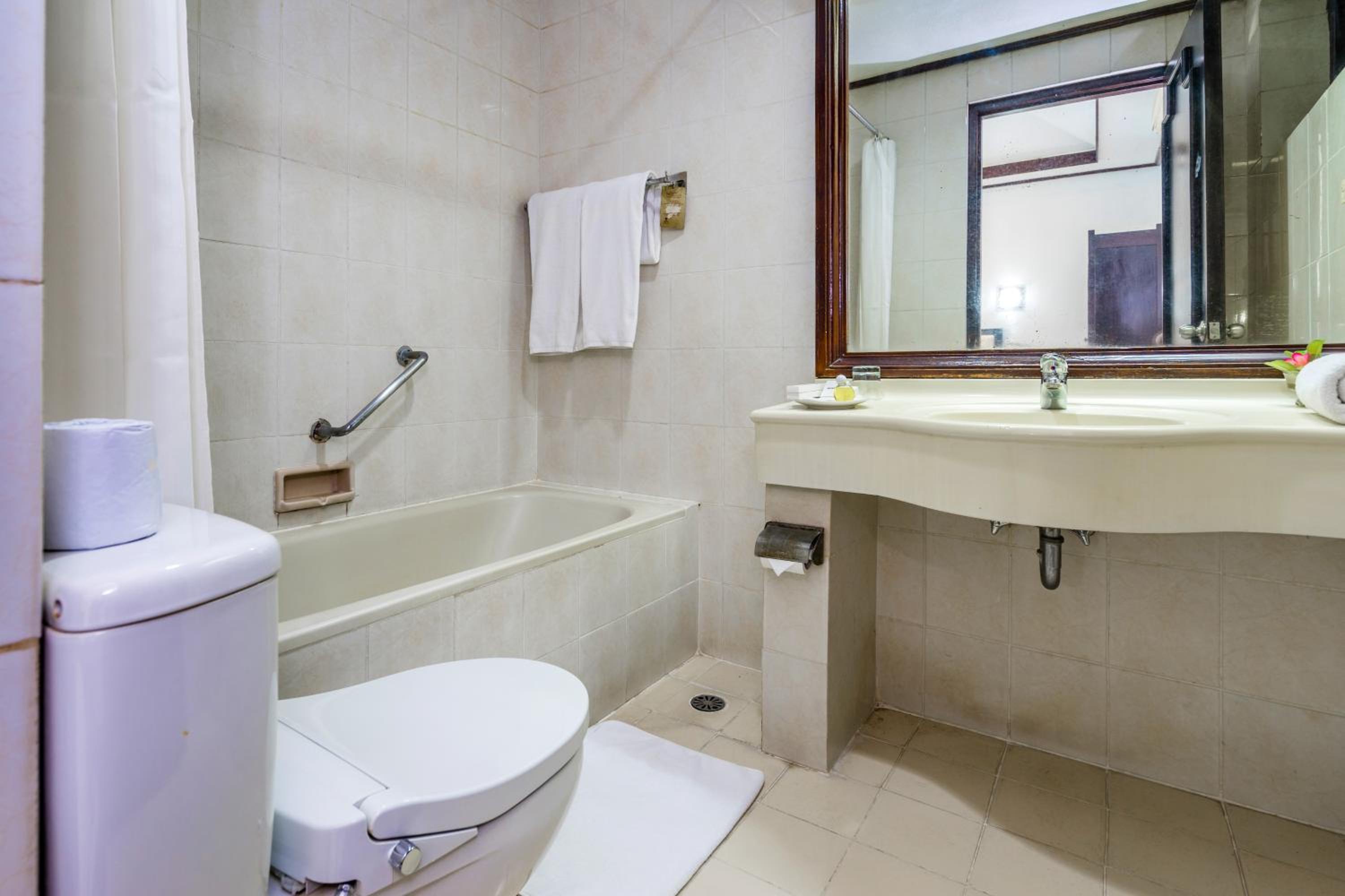 Deluxe Double or Twin Room with Pool View - Photo 3