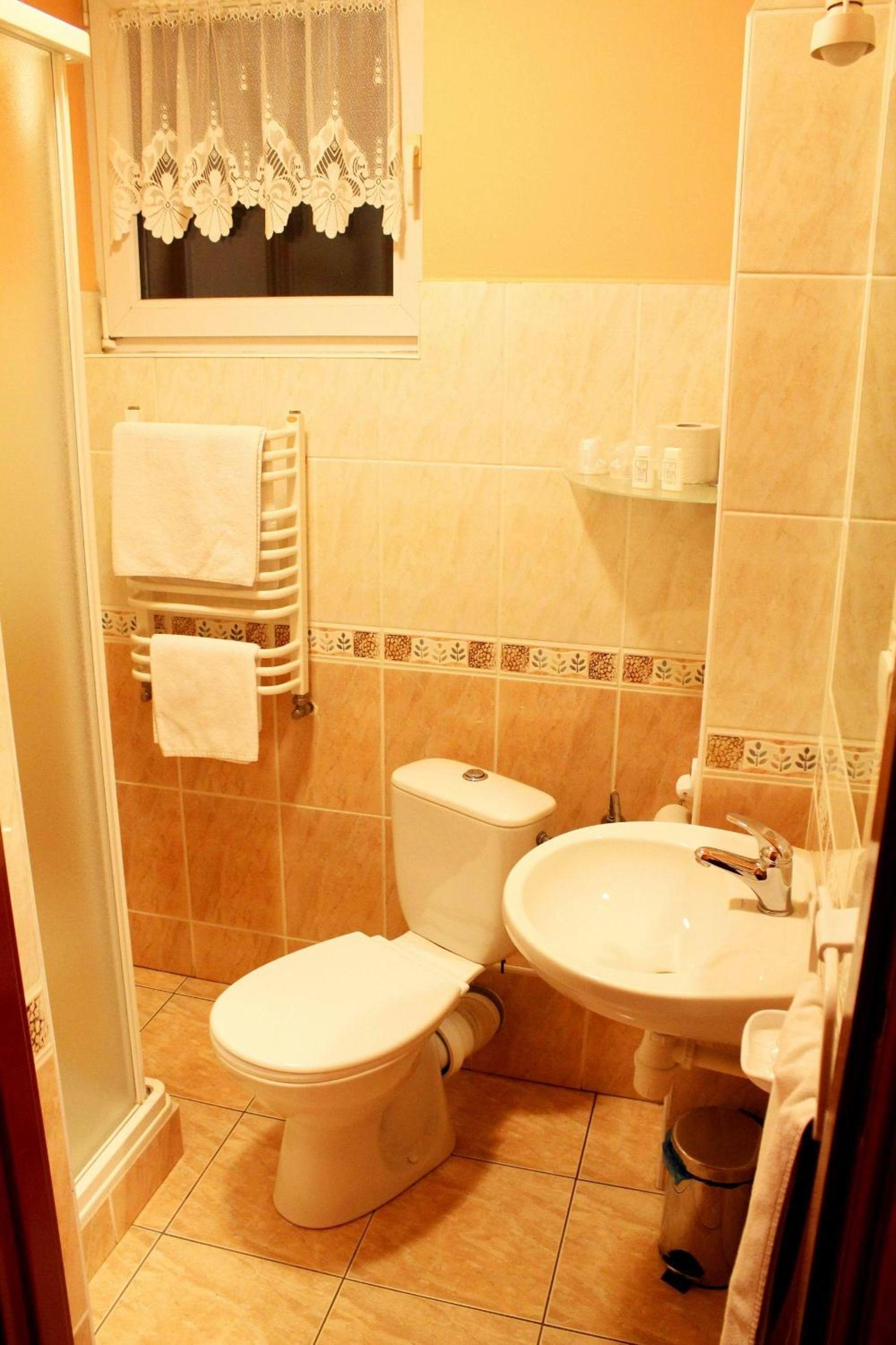 Twin Room - Photo 2
