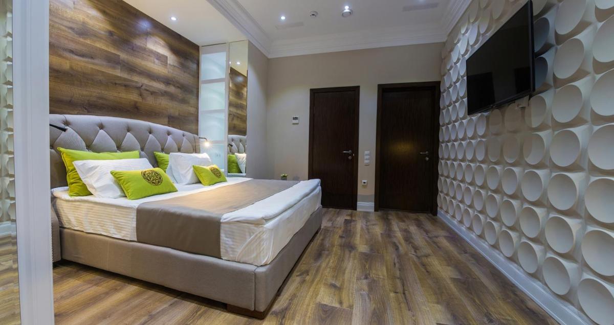 Deluxe King Room photo 2