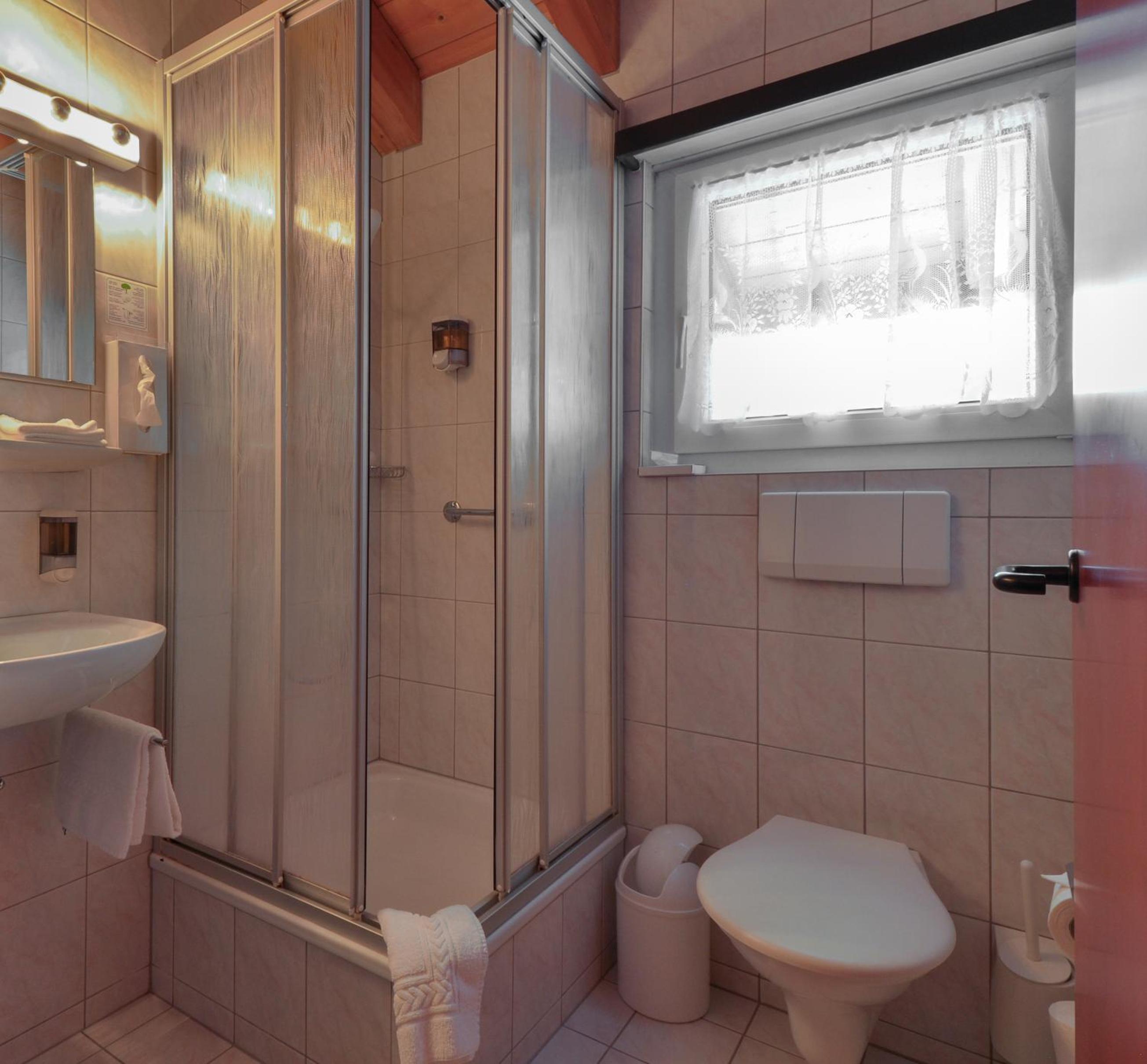 Double or Twin Room - Photo 6