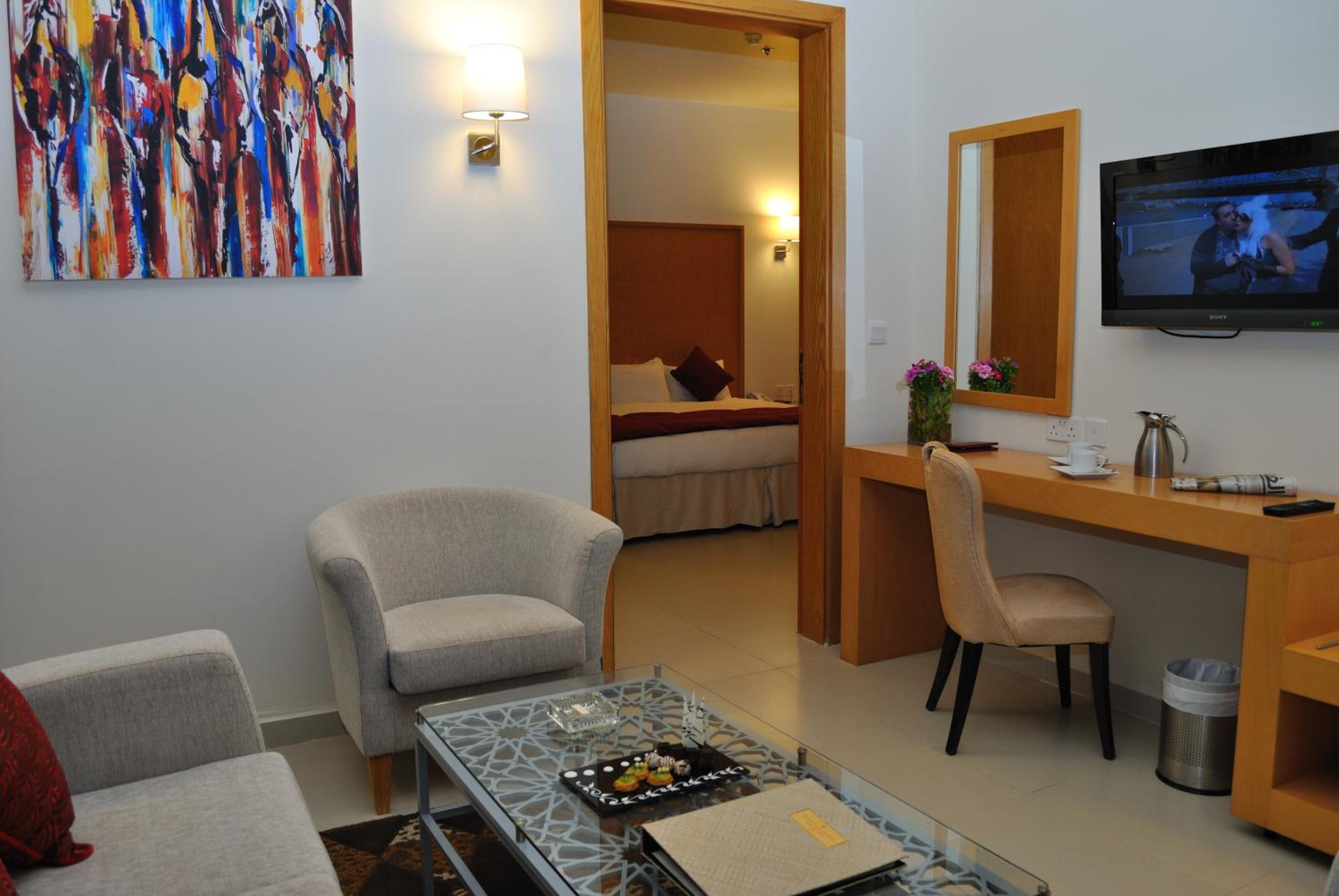 Premium King Room - Smoking photo 3