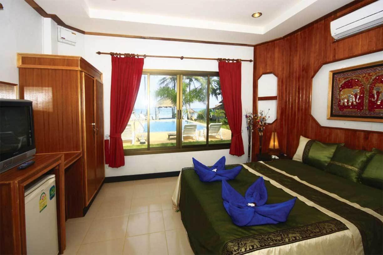 Deluxe Bungalow with Pool Side