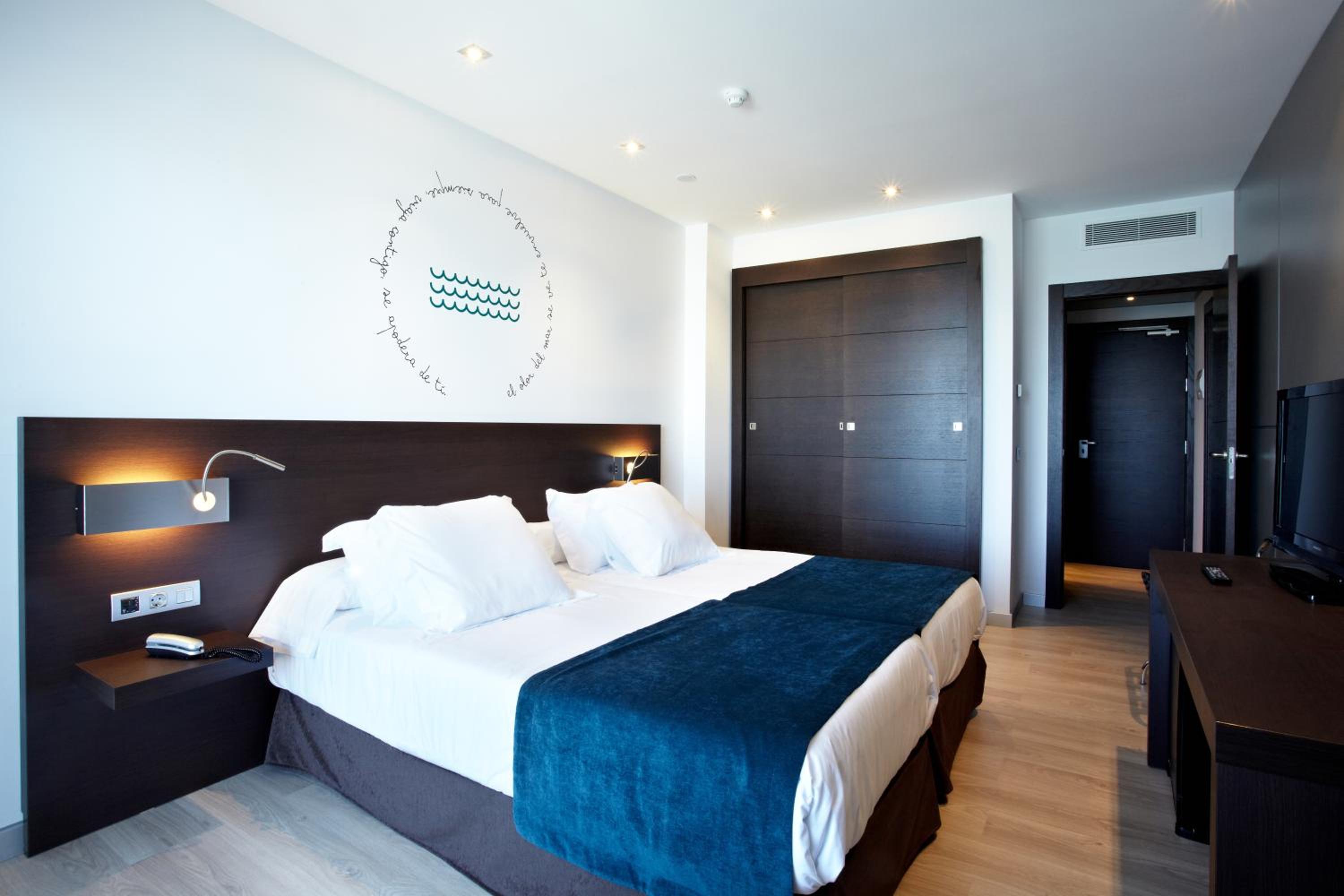 Deluxe Double or Twin Room with Sea View