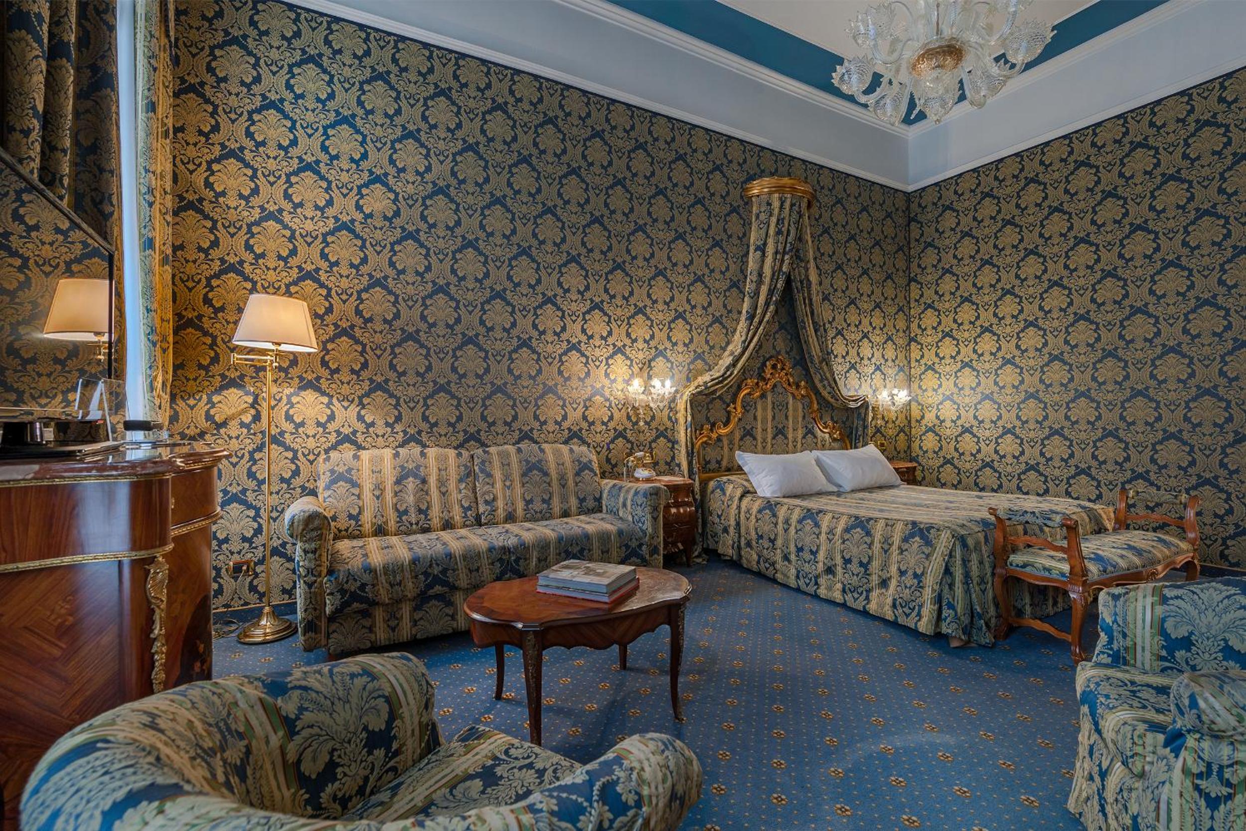 Deluxe Double Room with Canal View photo 1