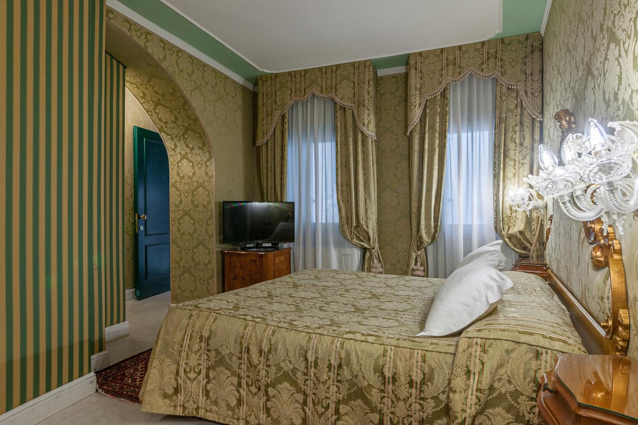 Classic Double Room photo 2