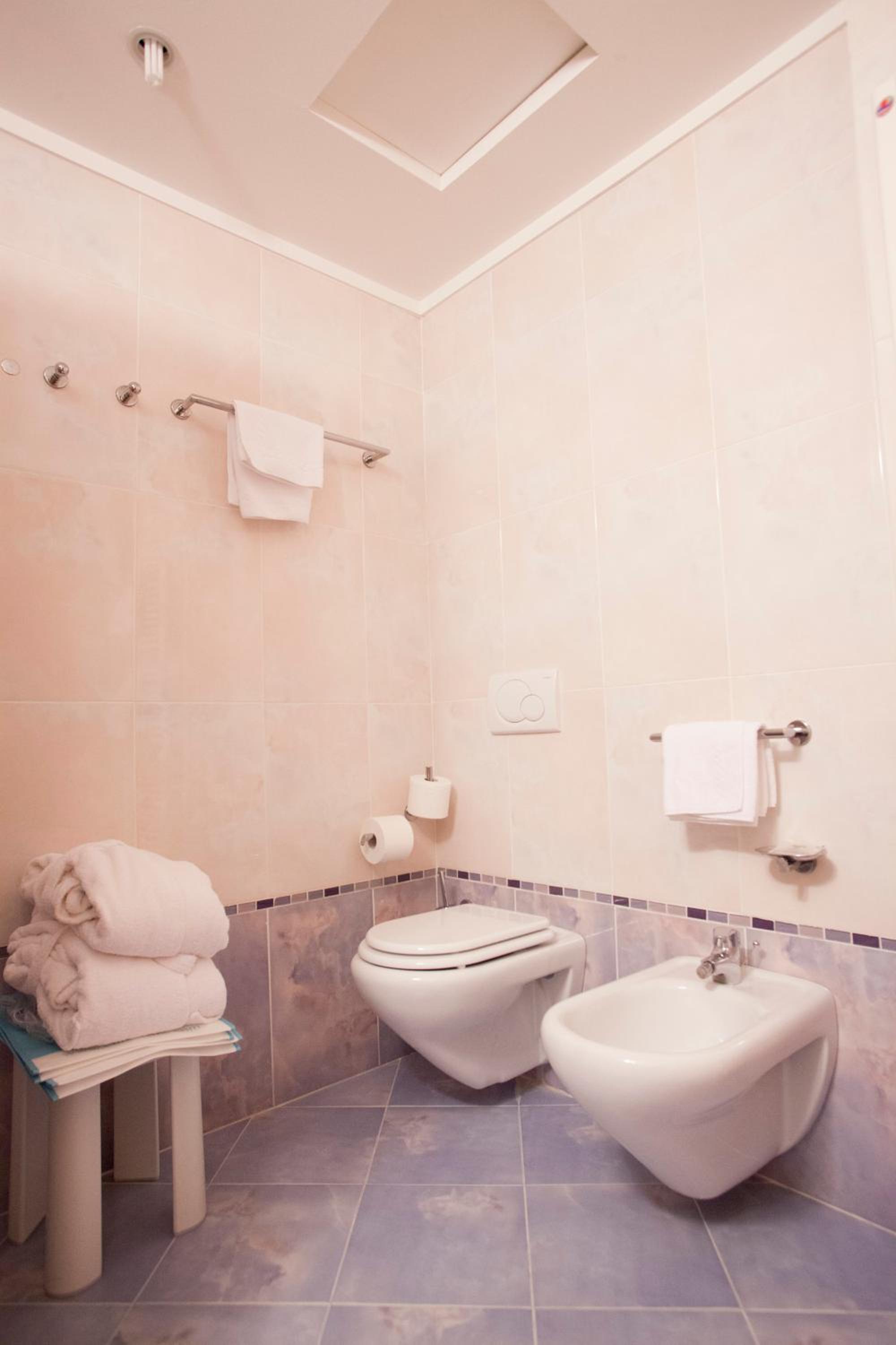 Double or Twin Room - Photo 3