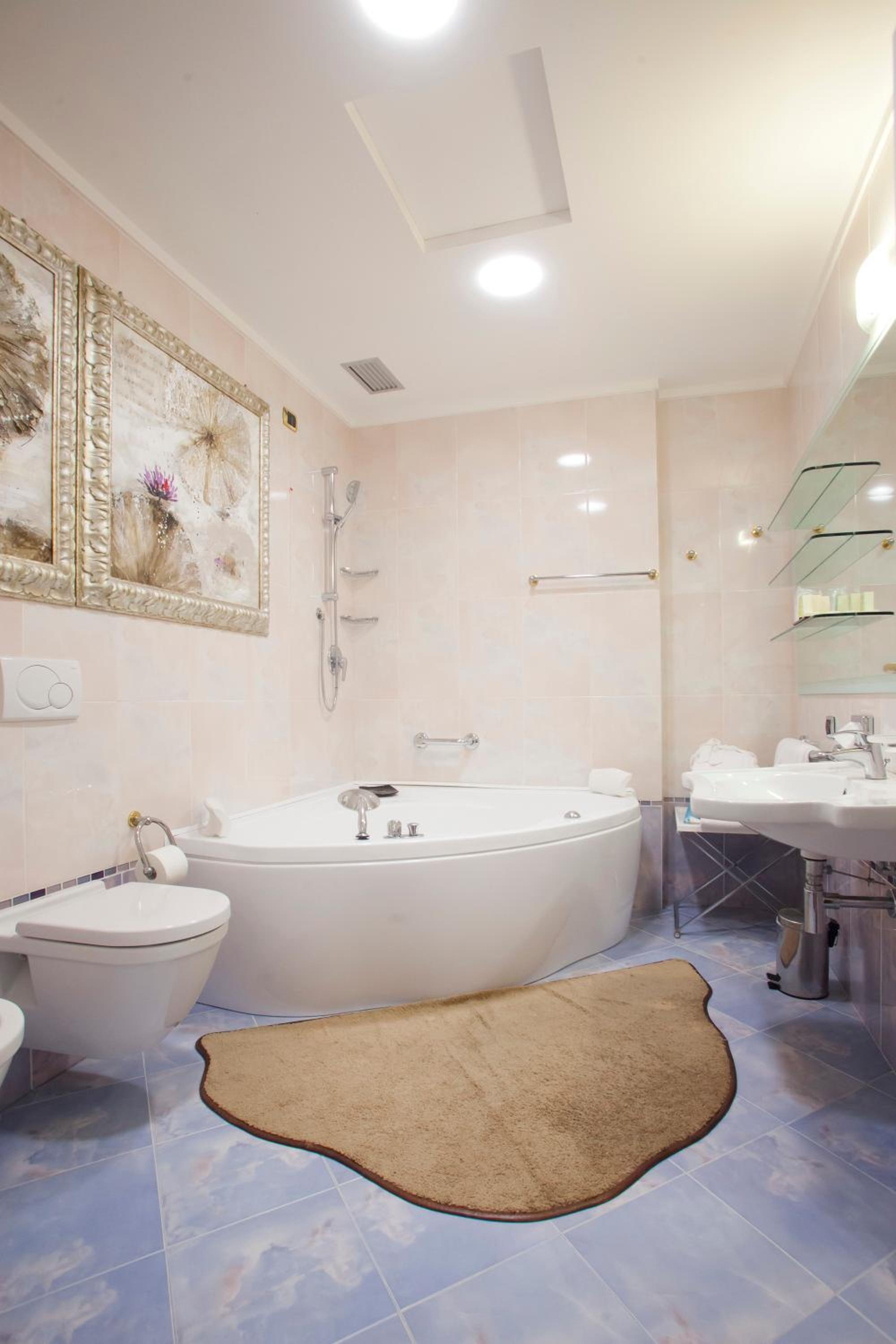 Suite with Spa Bath - Photo 9