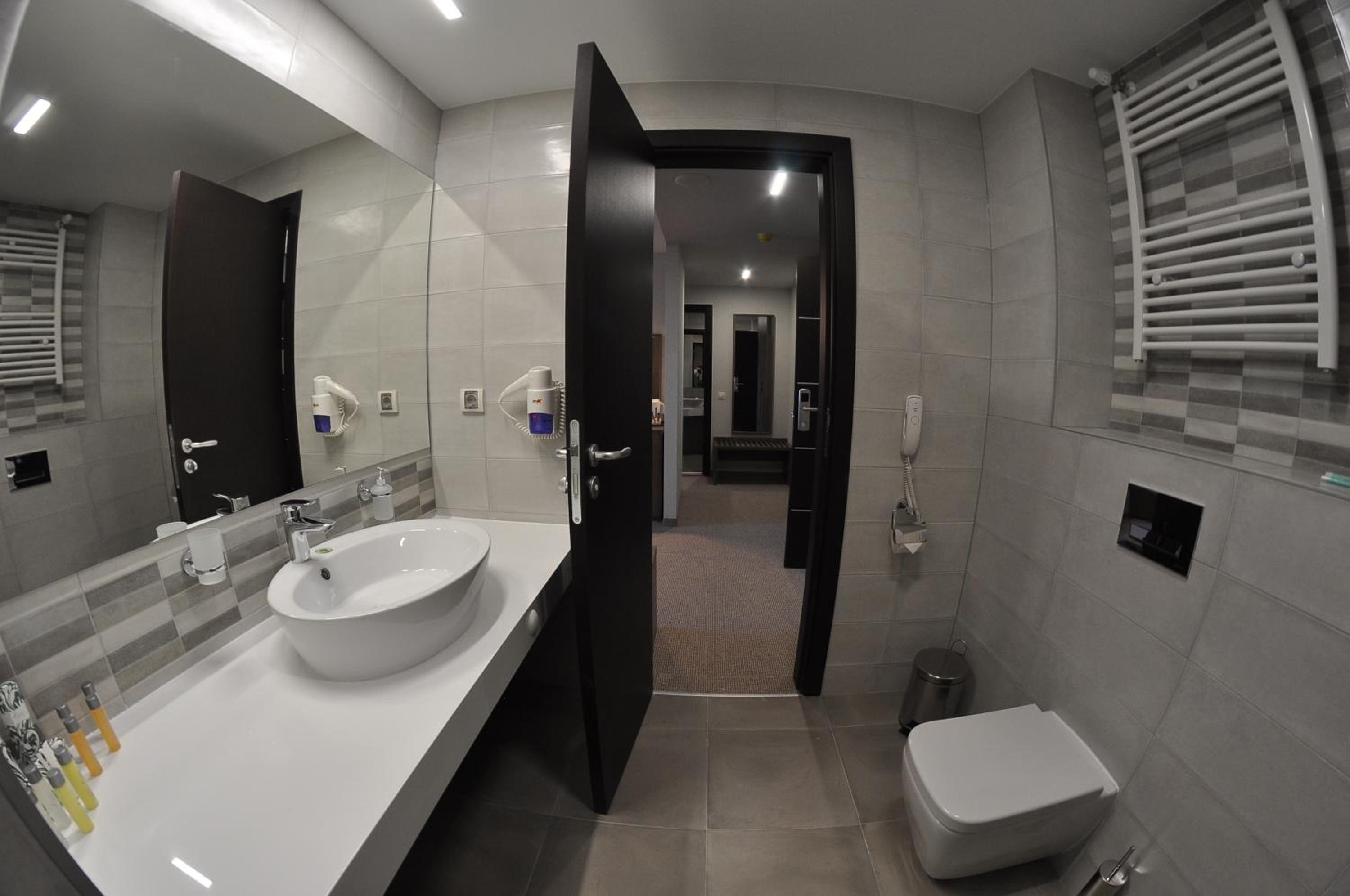 Two-Bedroom Apartment - Photo 5