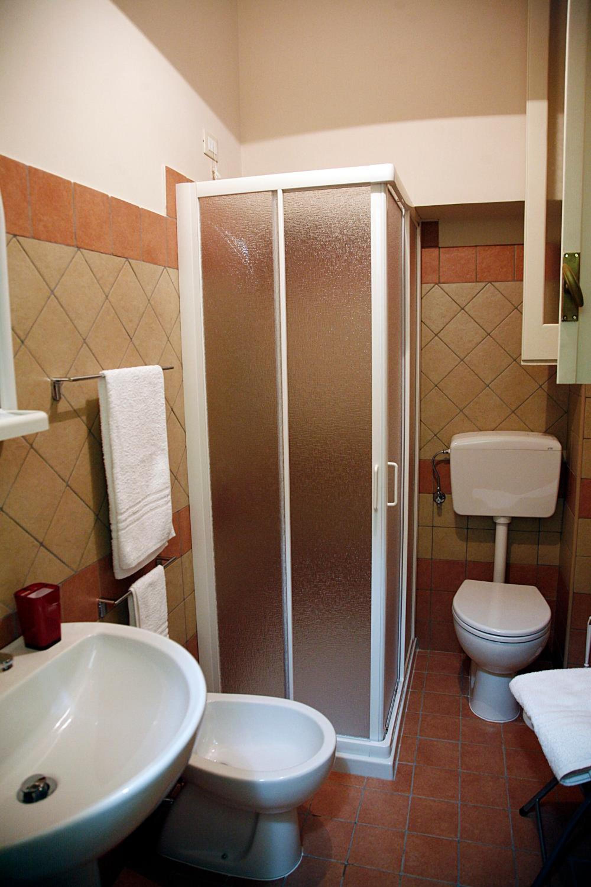 Small Double or Twin Room - Photo 5