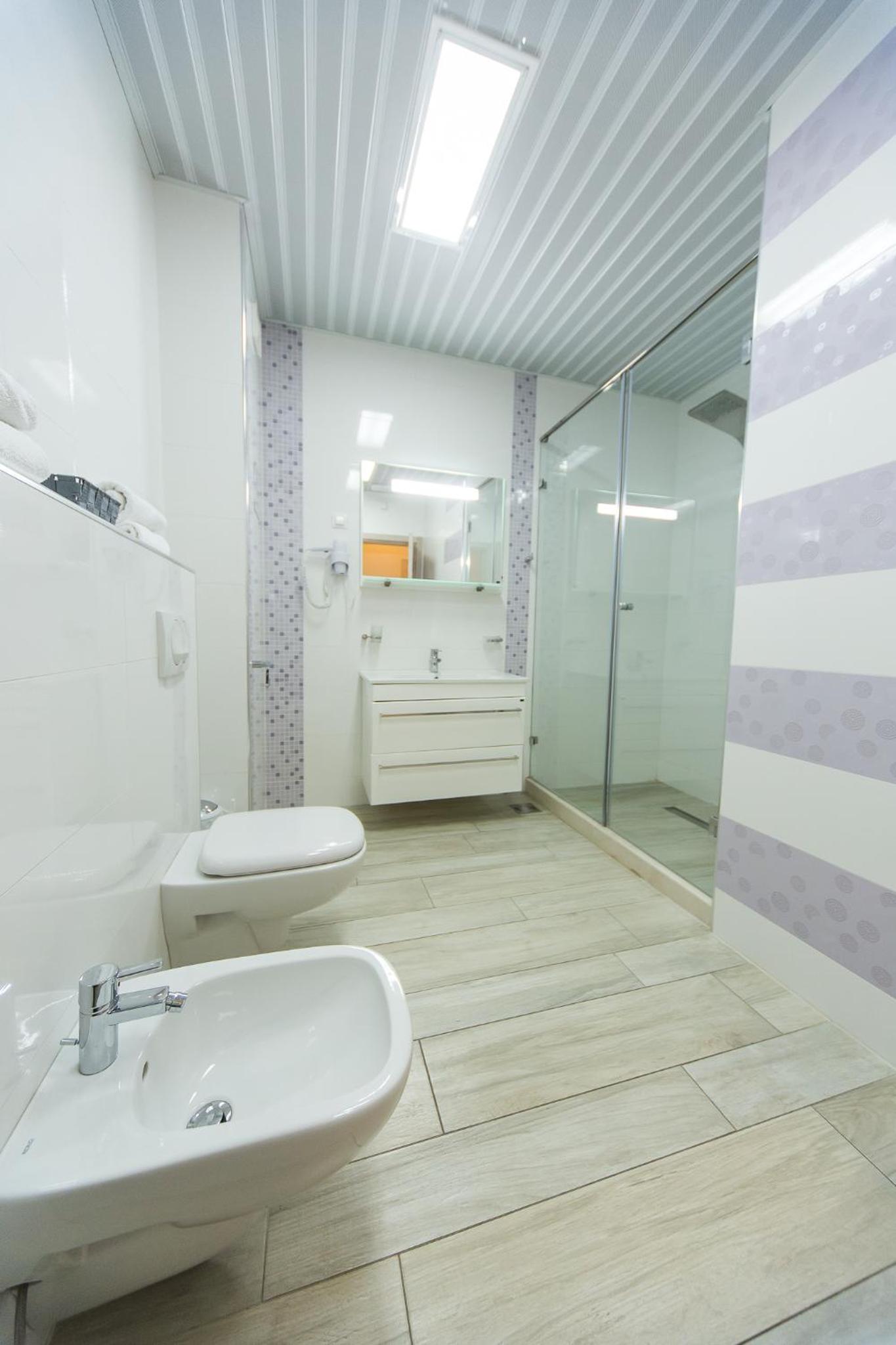 One-Bedroom Apartment with Terrace and Side Sea View photo 2