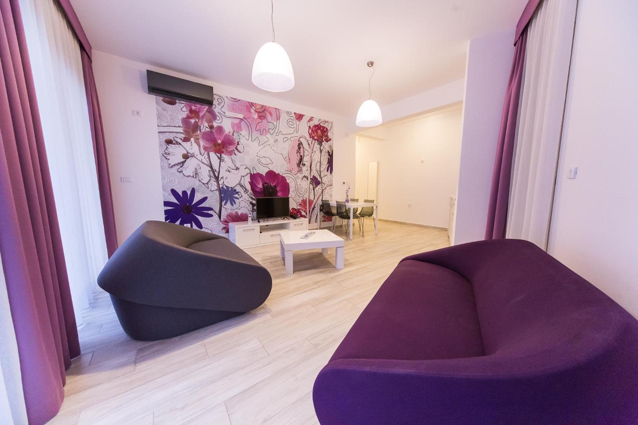 One-Bedroom Apartment with Balcony and Garden View photo 3