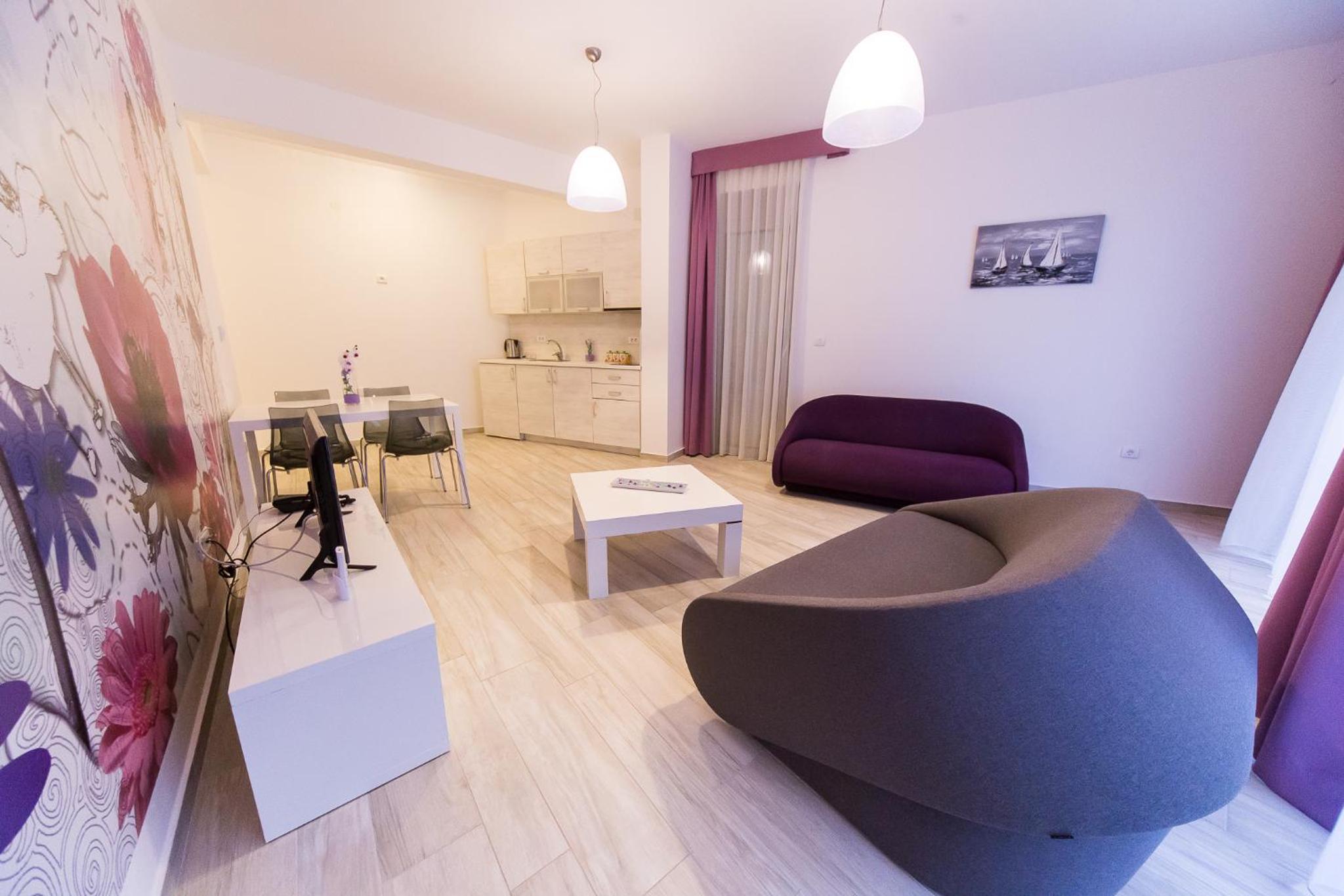 One-Bedroom Apartment with Balcony and Garden View photo 2