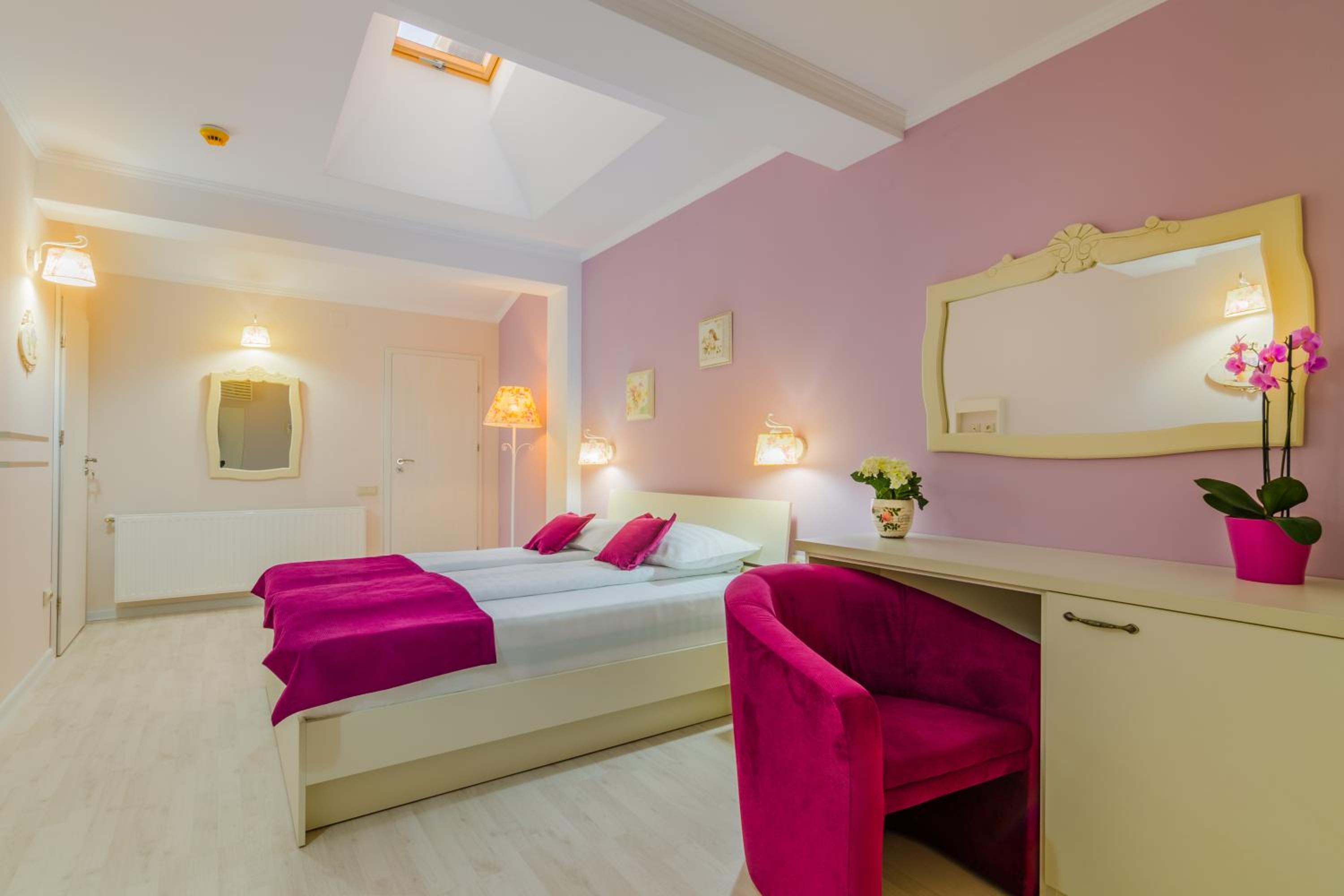 Double or Twin Room - Photo 3
