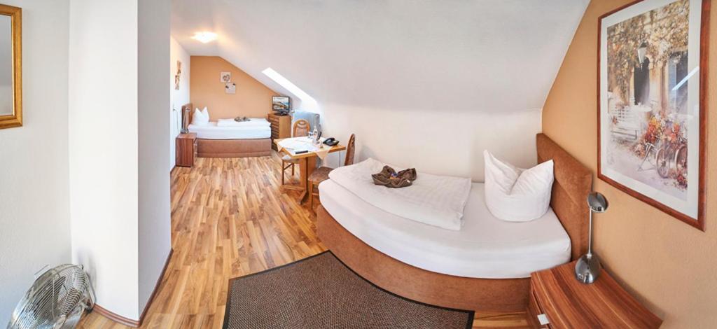 Twin Room with Shower photo 1