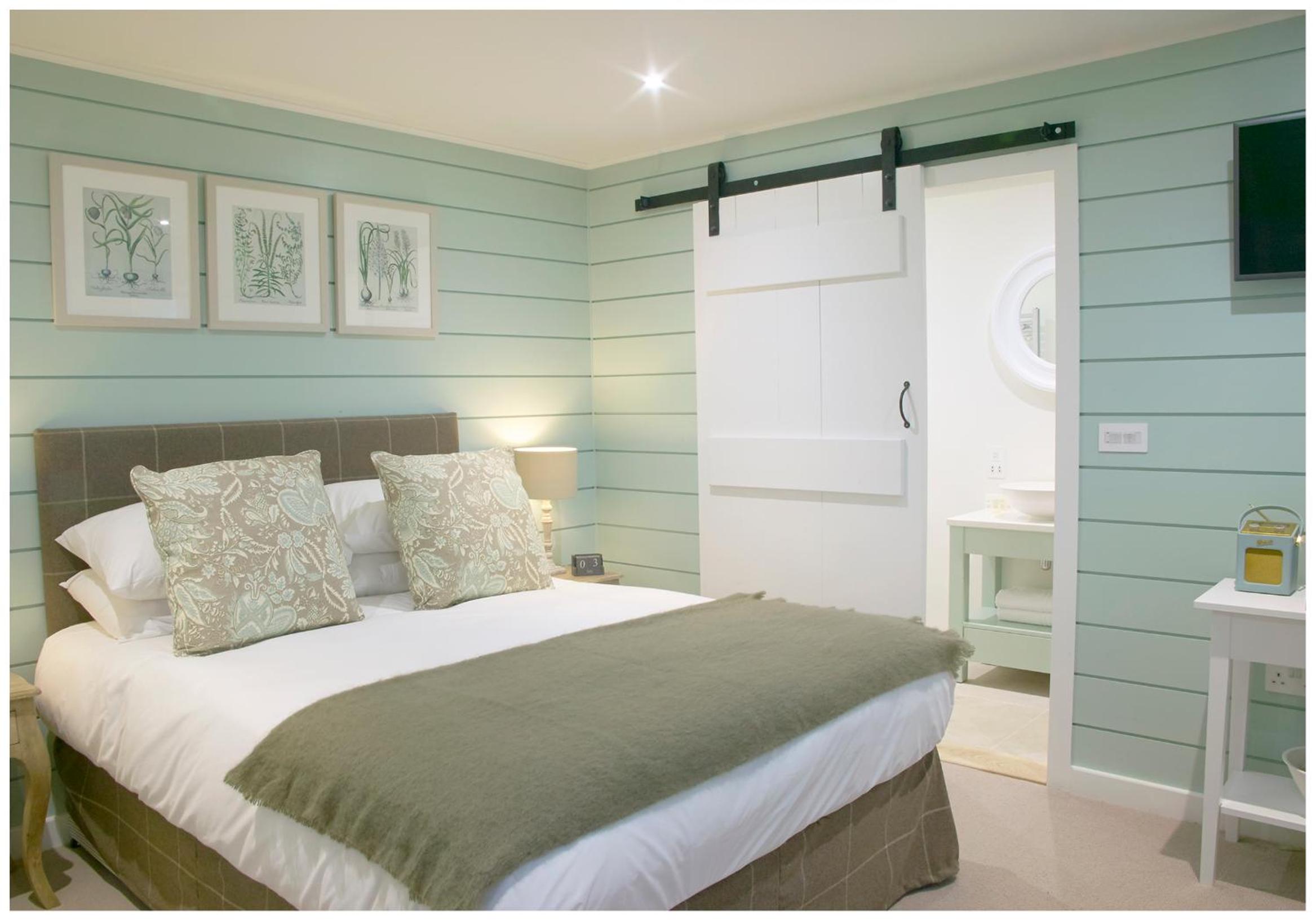 Deluxe King Room photo 2