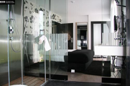 One-Bedroom Apartment - Photo 4