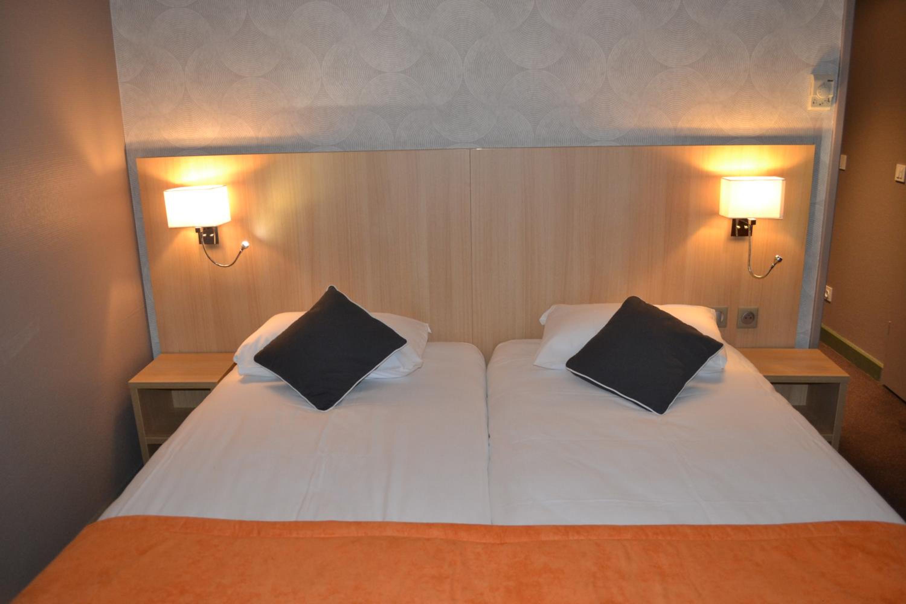 Twin Room - Photo 3