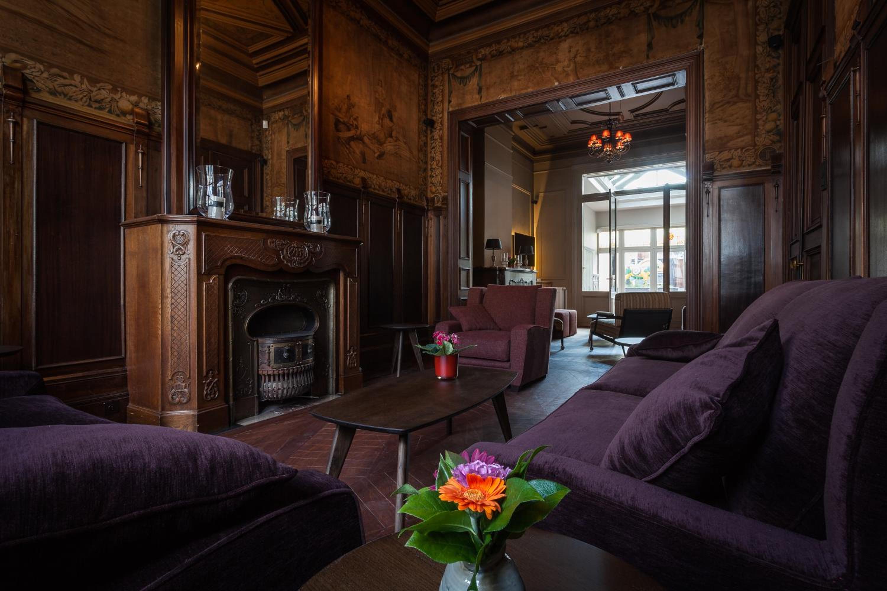 Seven-Bedroom House photo 1