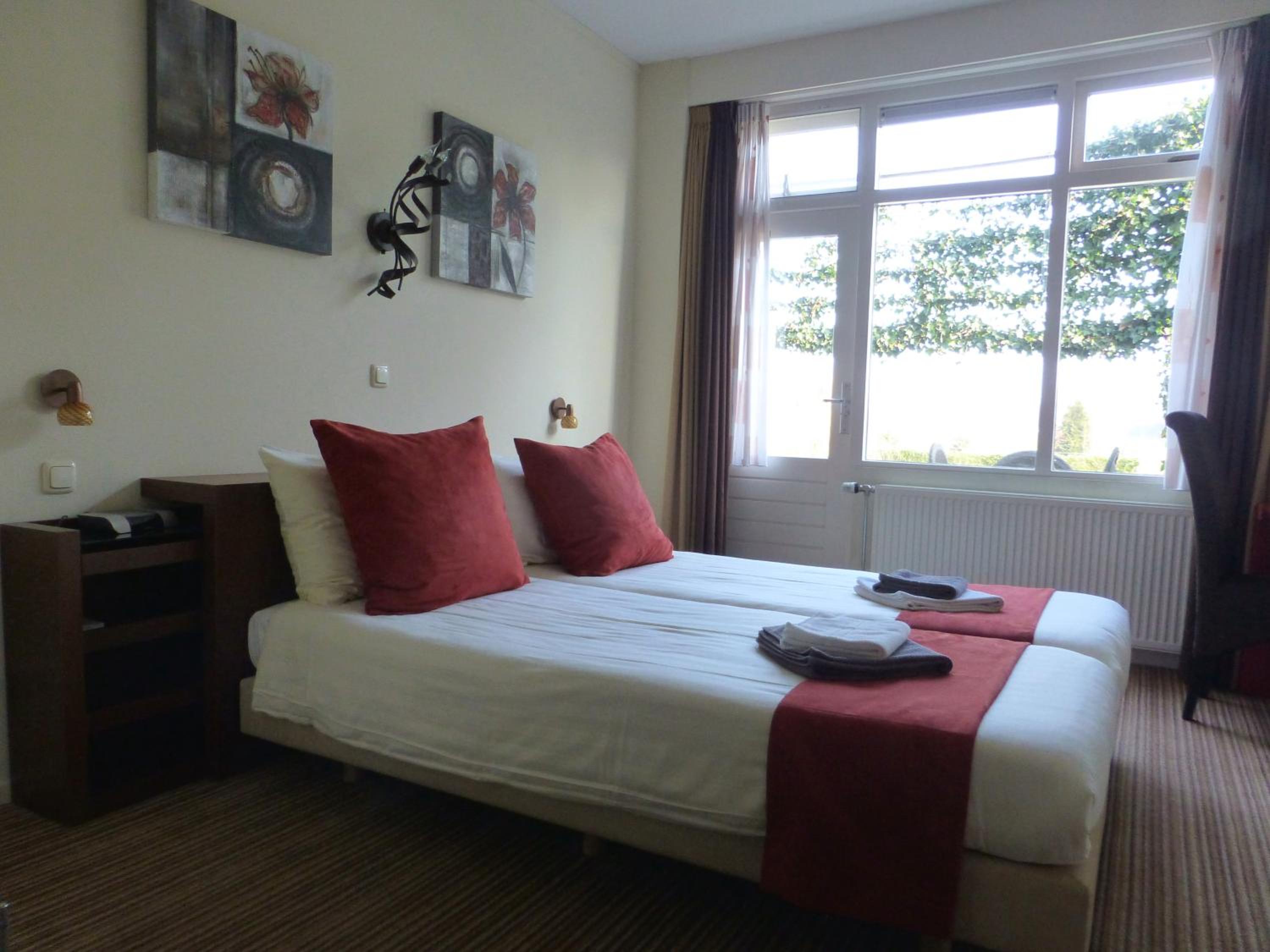 Large Twin Room photo 1