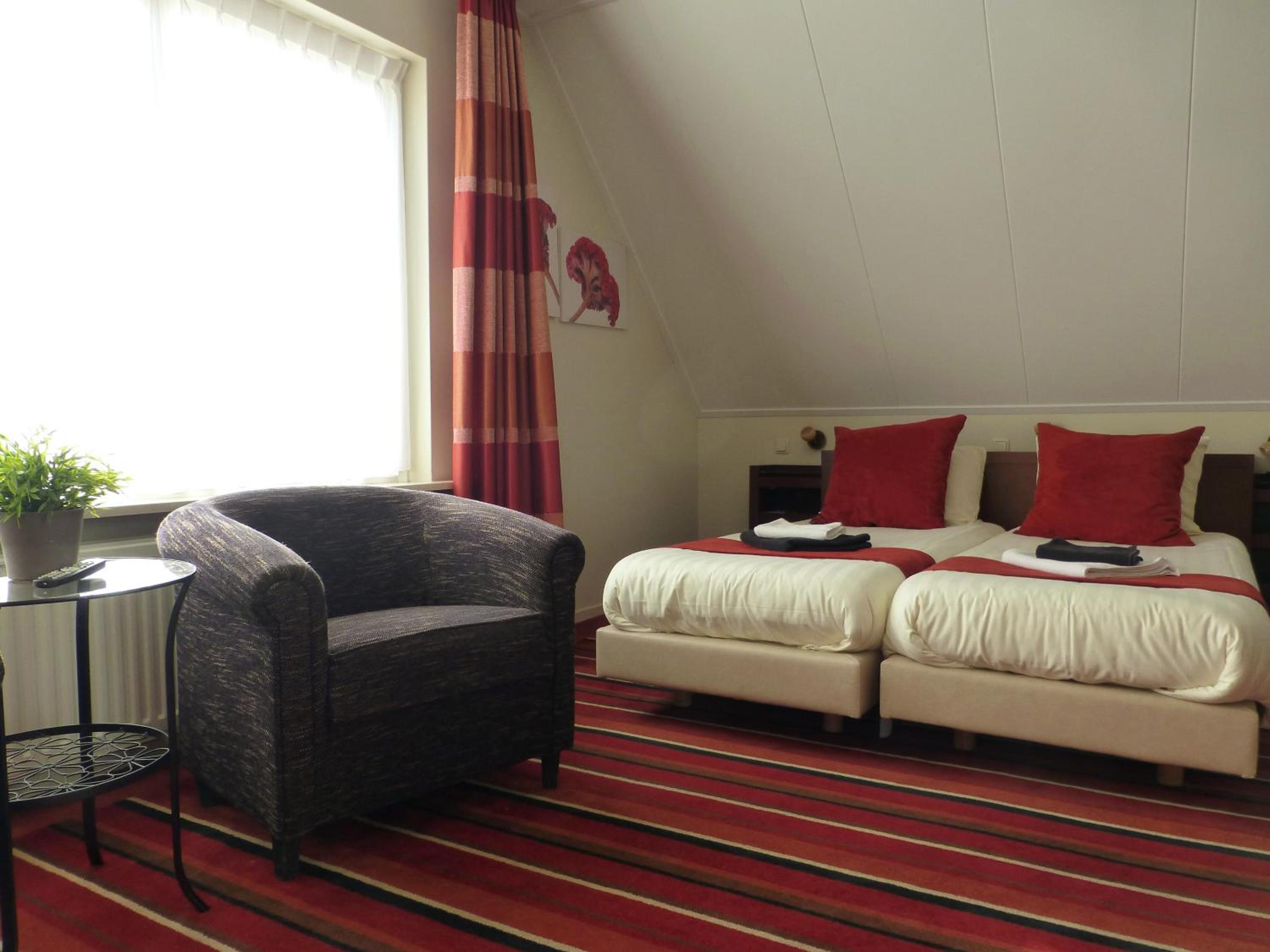 Large Twin Room photo 2