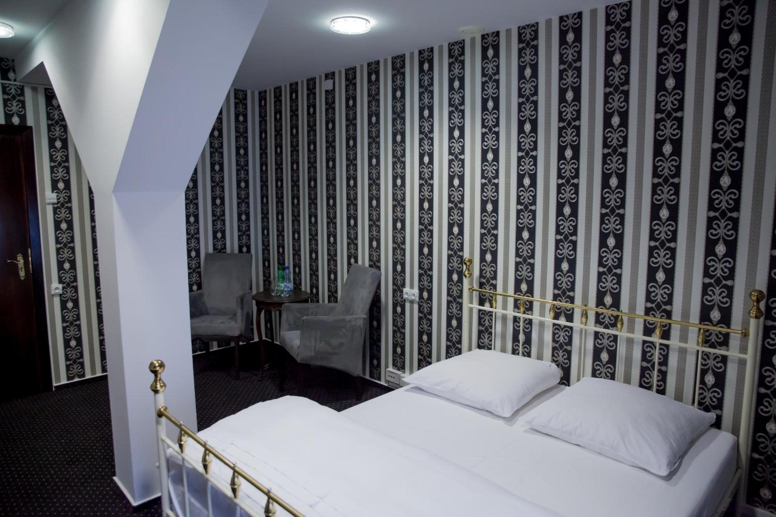 Double Room with King Bed photo 1