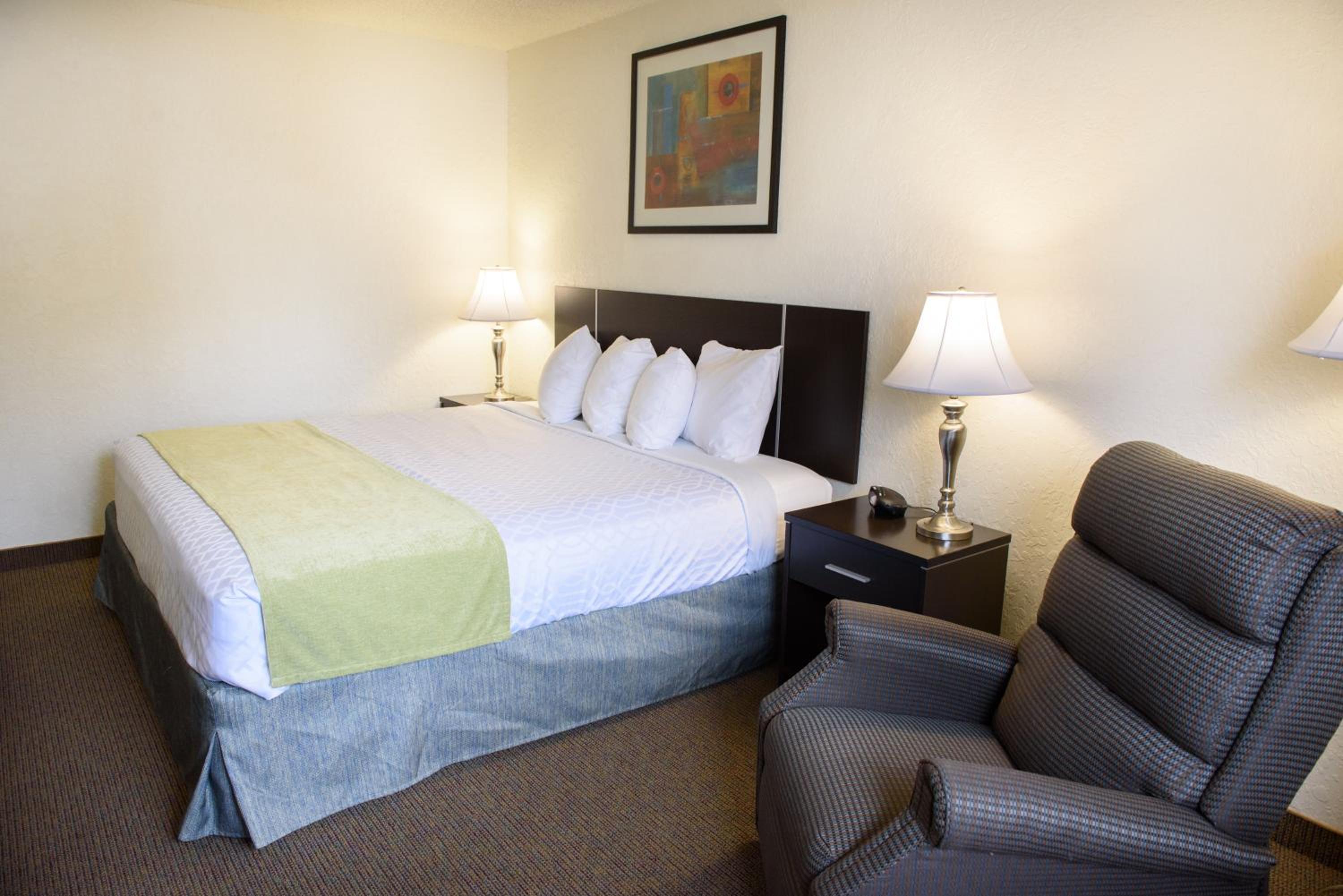 Standard King Room - Photo 3