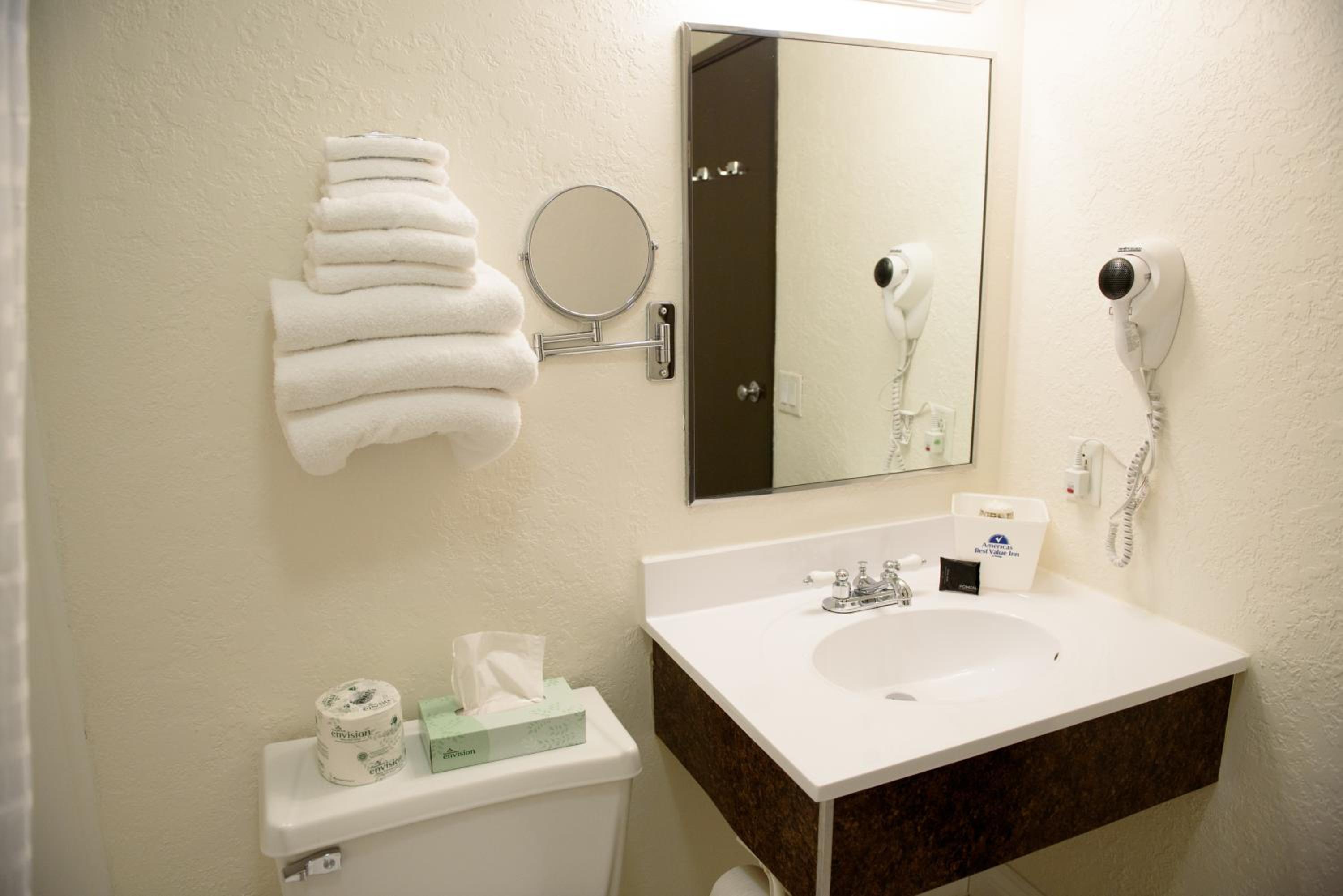 Standard King Room - Photo 7