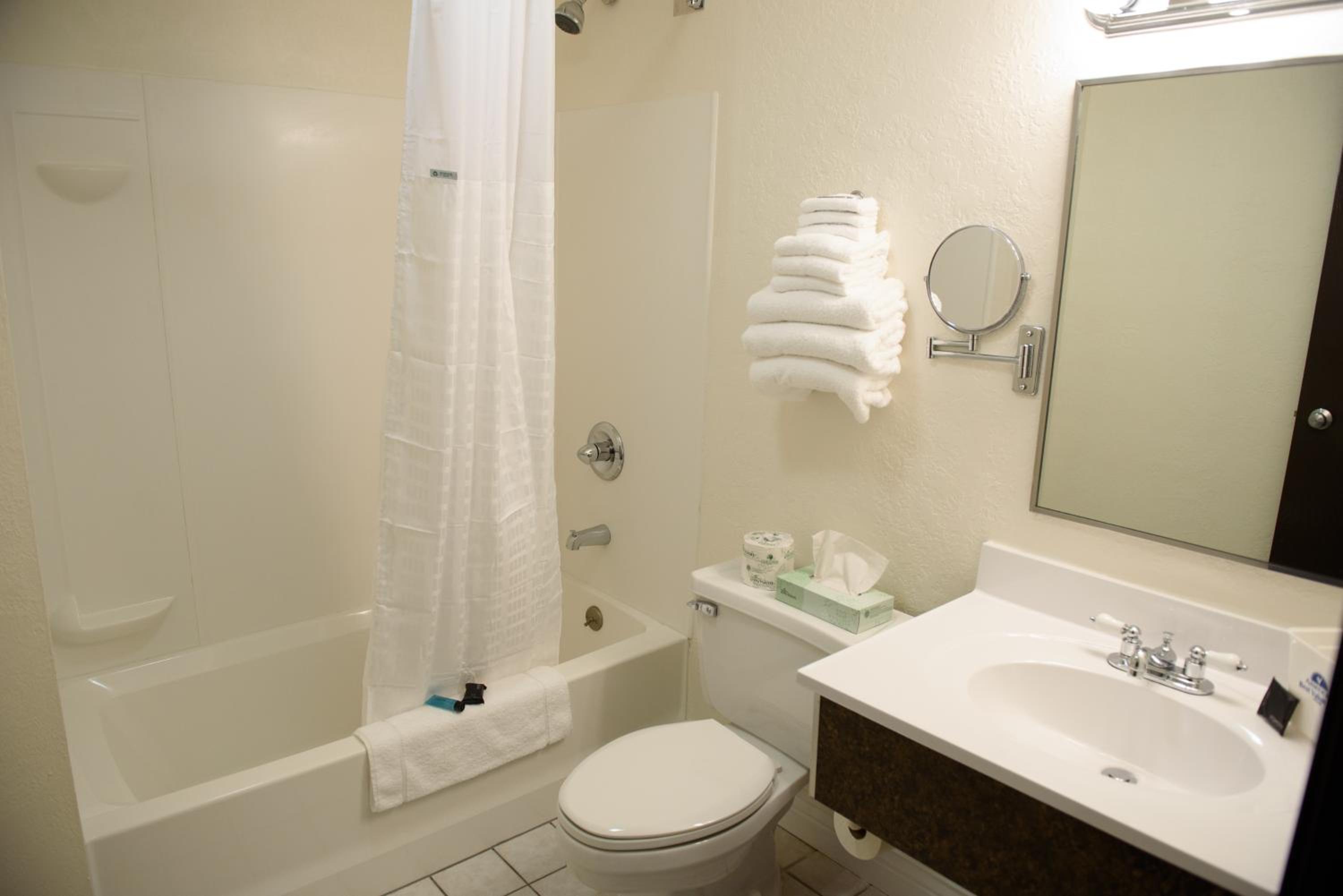 Standard King Room - Photo 5