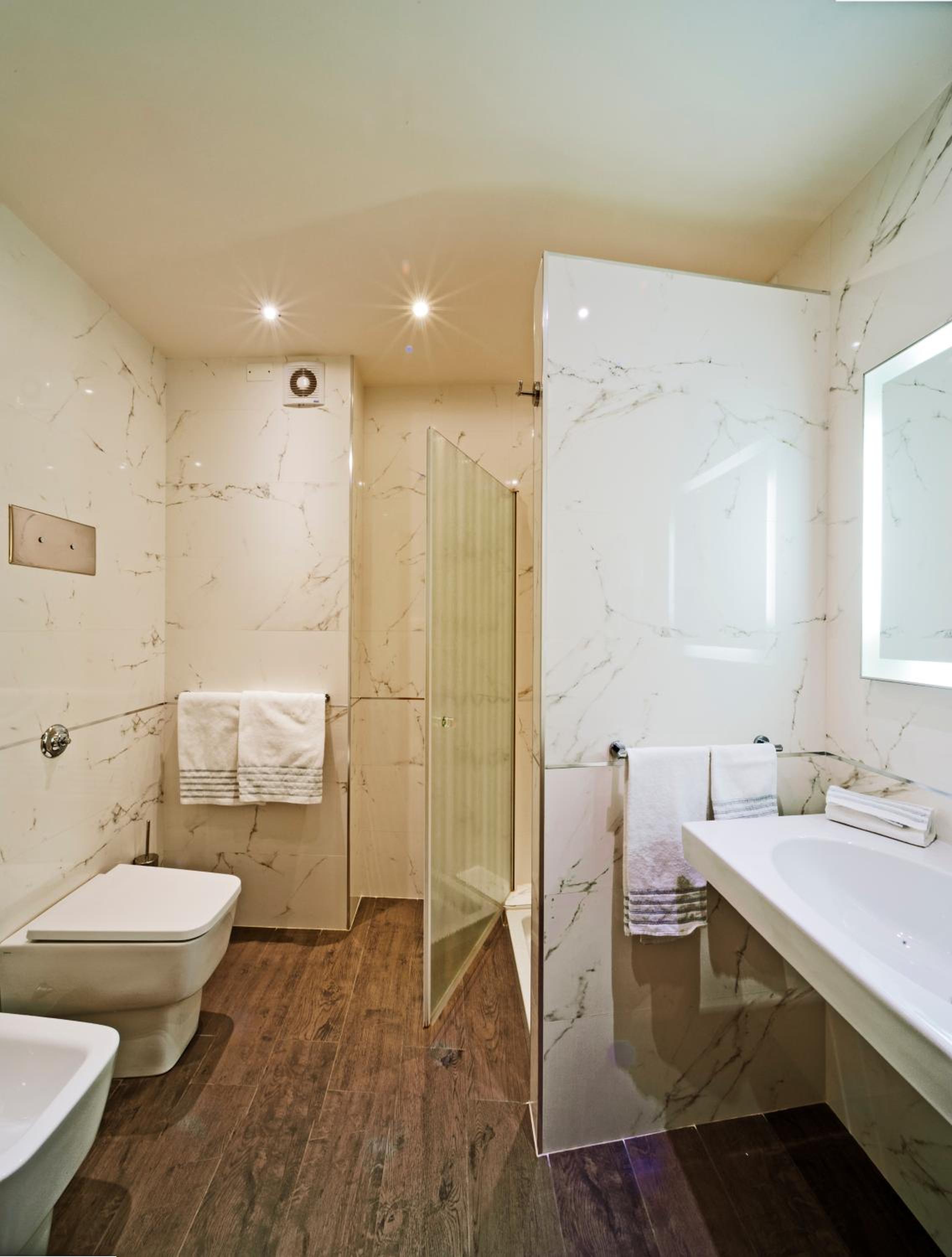 Superior Double or Twin Room - Photo 9