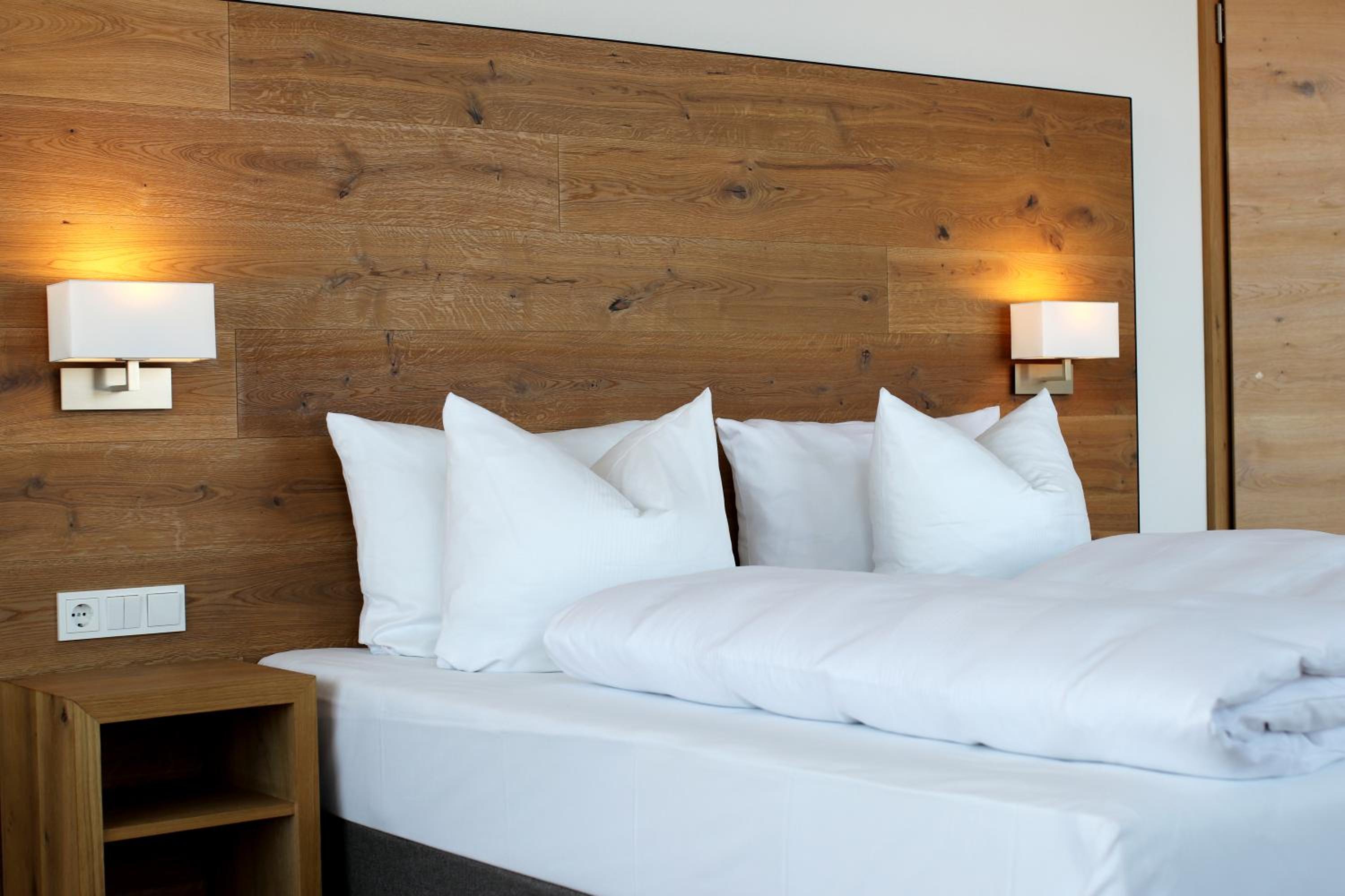 Comfort Room with Mountain View - Photo 1