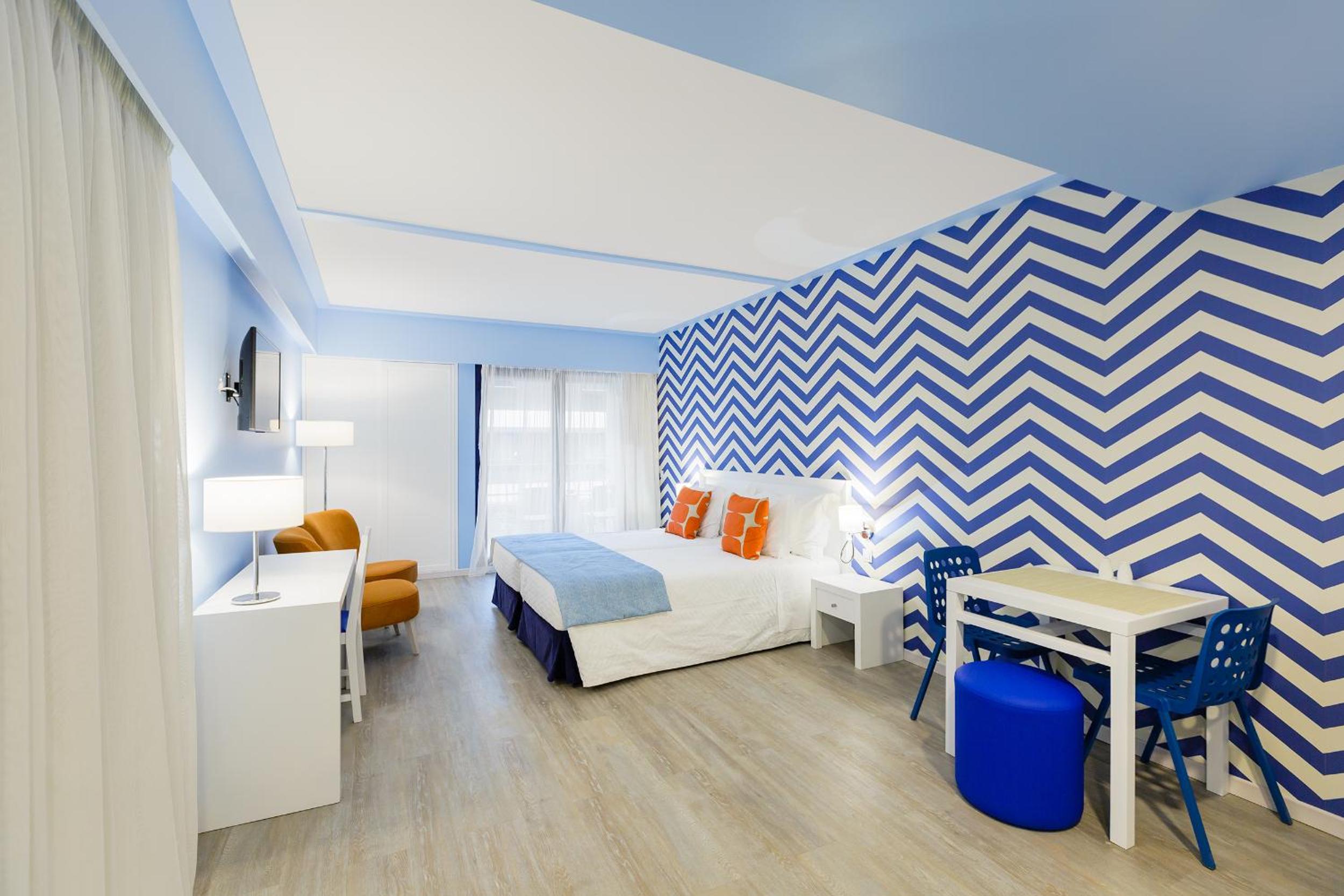Junior Suite (2 Adults) with Balcony  - Photo 3