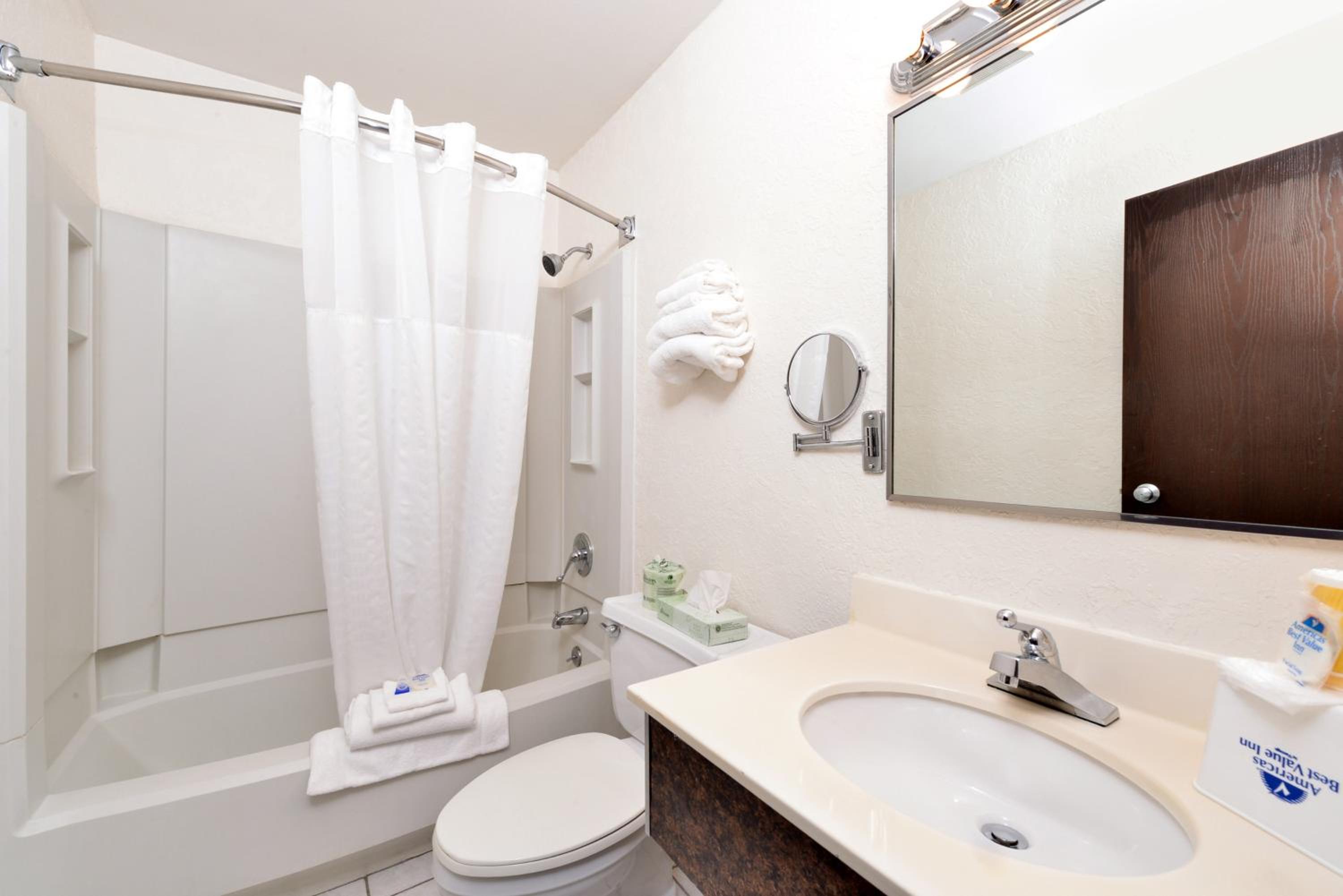 Standard King Room - Photo 4