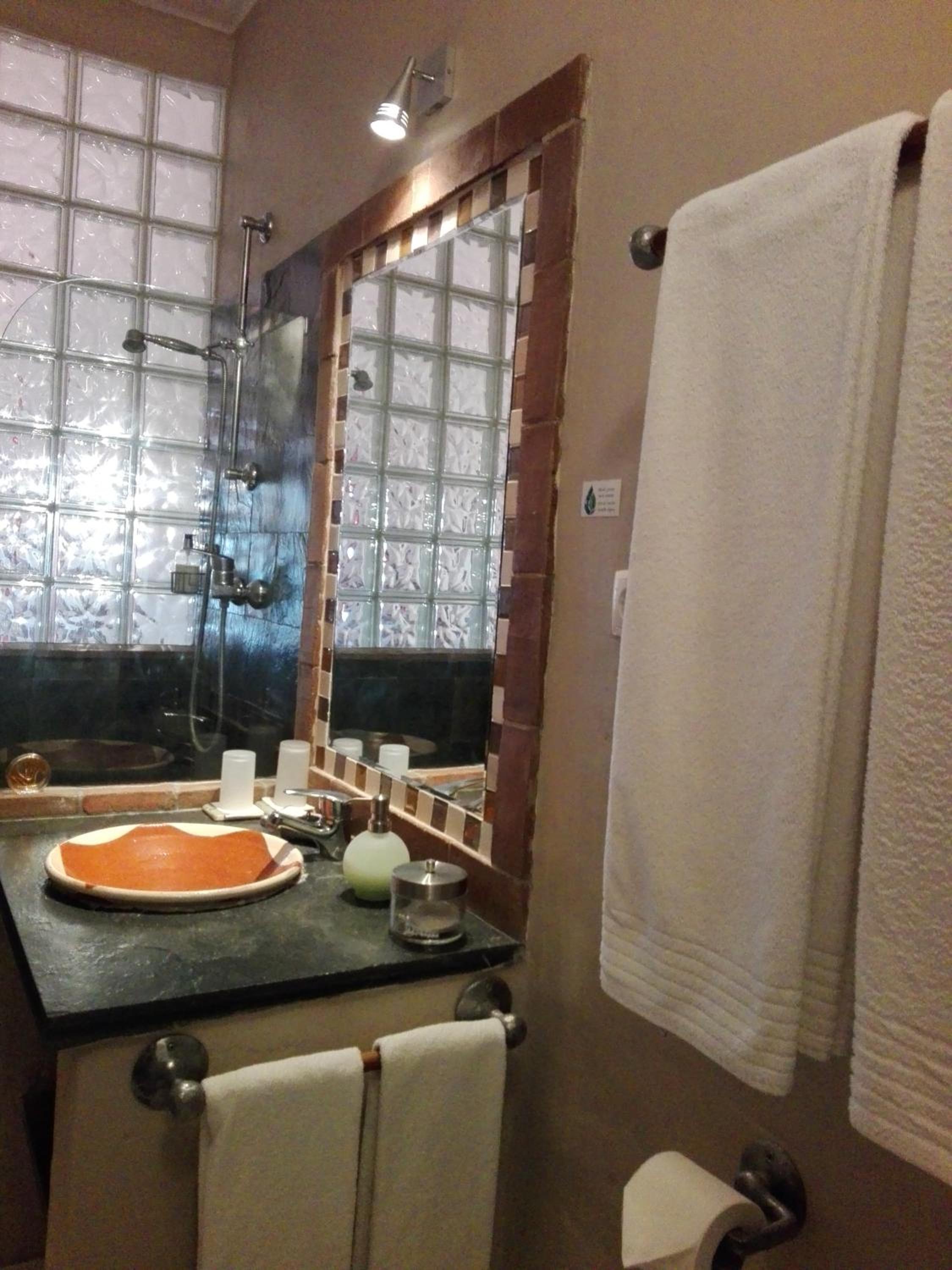 Triple Room with Lake View - Photo 4
