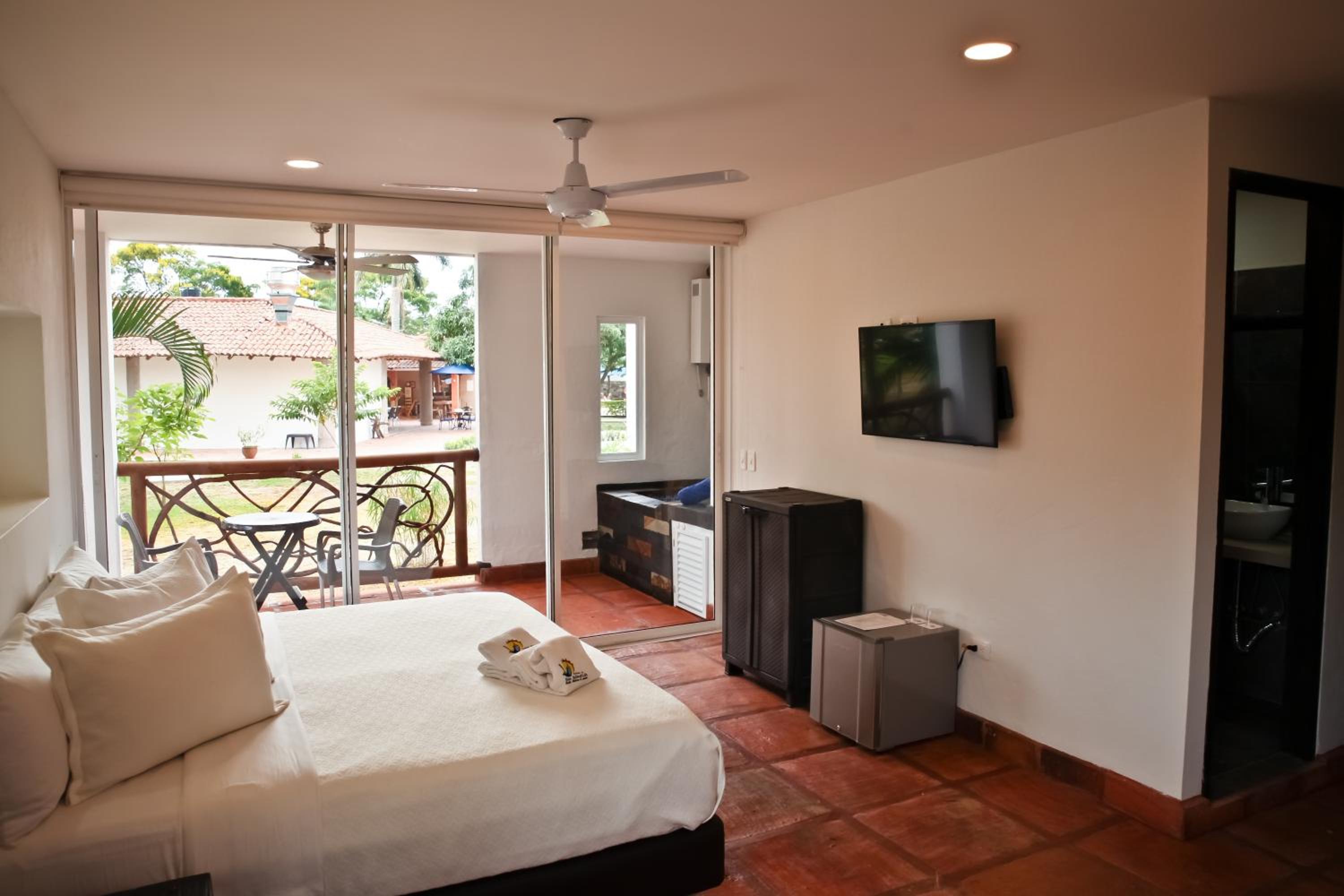 Deluxe Suite with Spa Bath