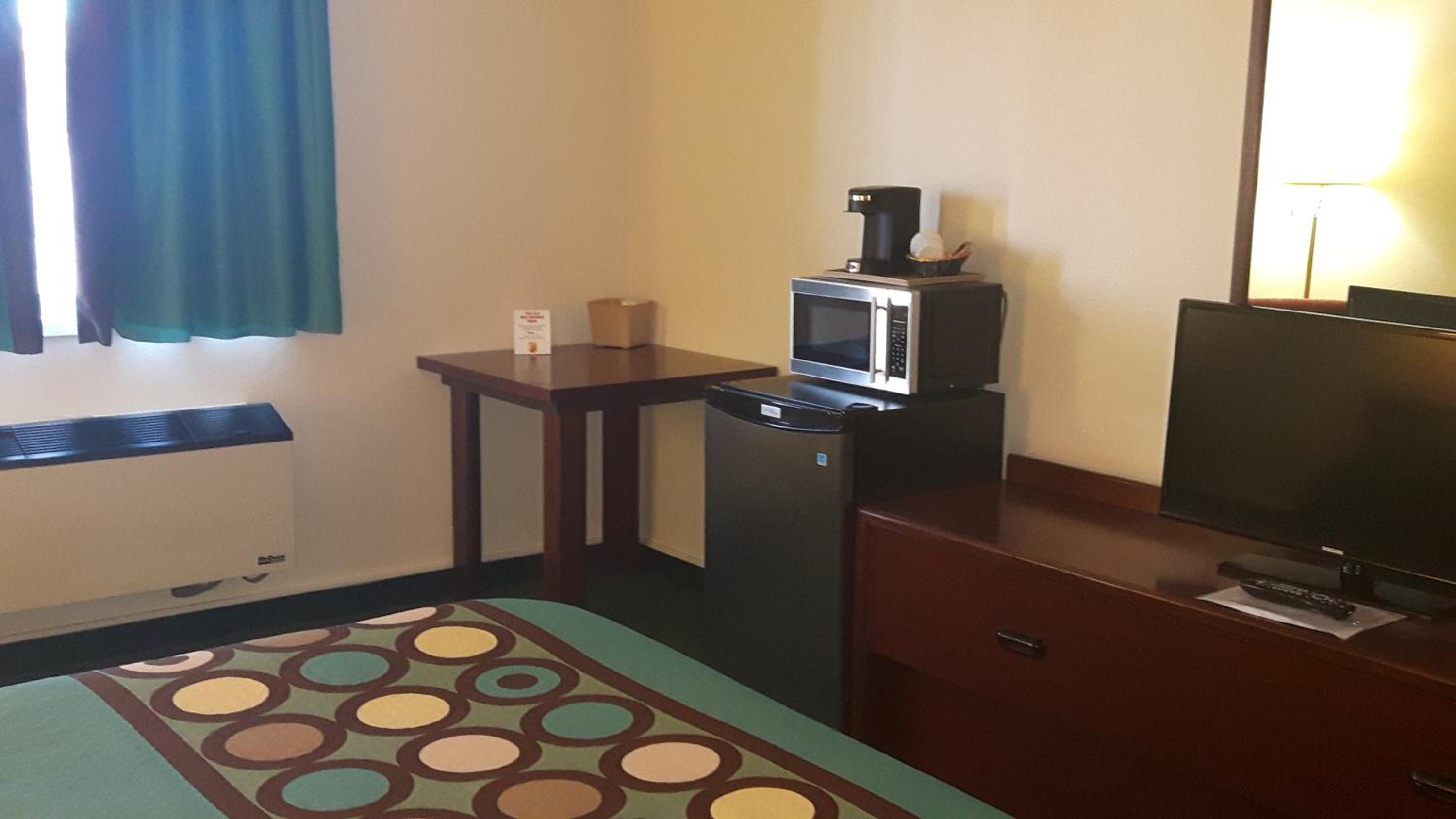 King Suite - Non-Smoking - Photo 3
