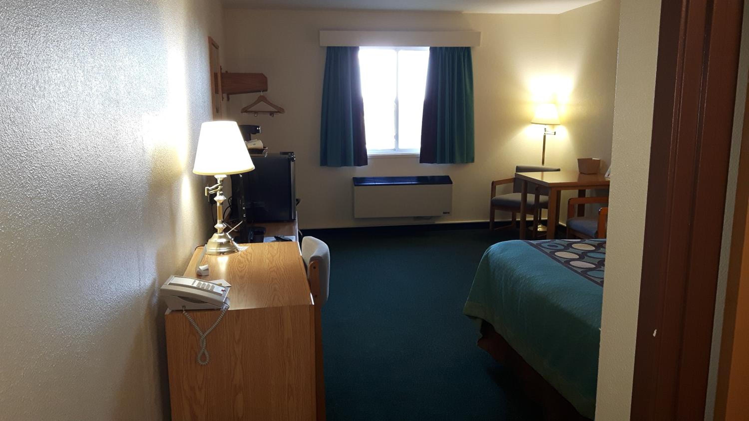 Queen Room - Non-Smoking - Photo 1