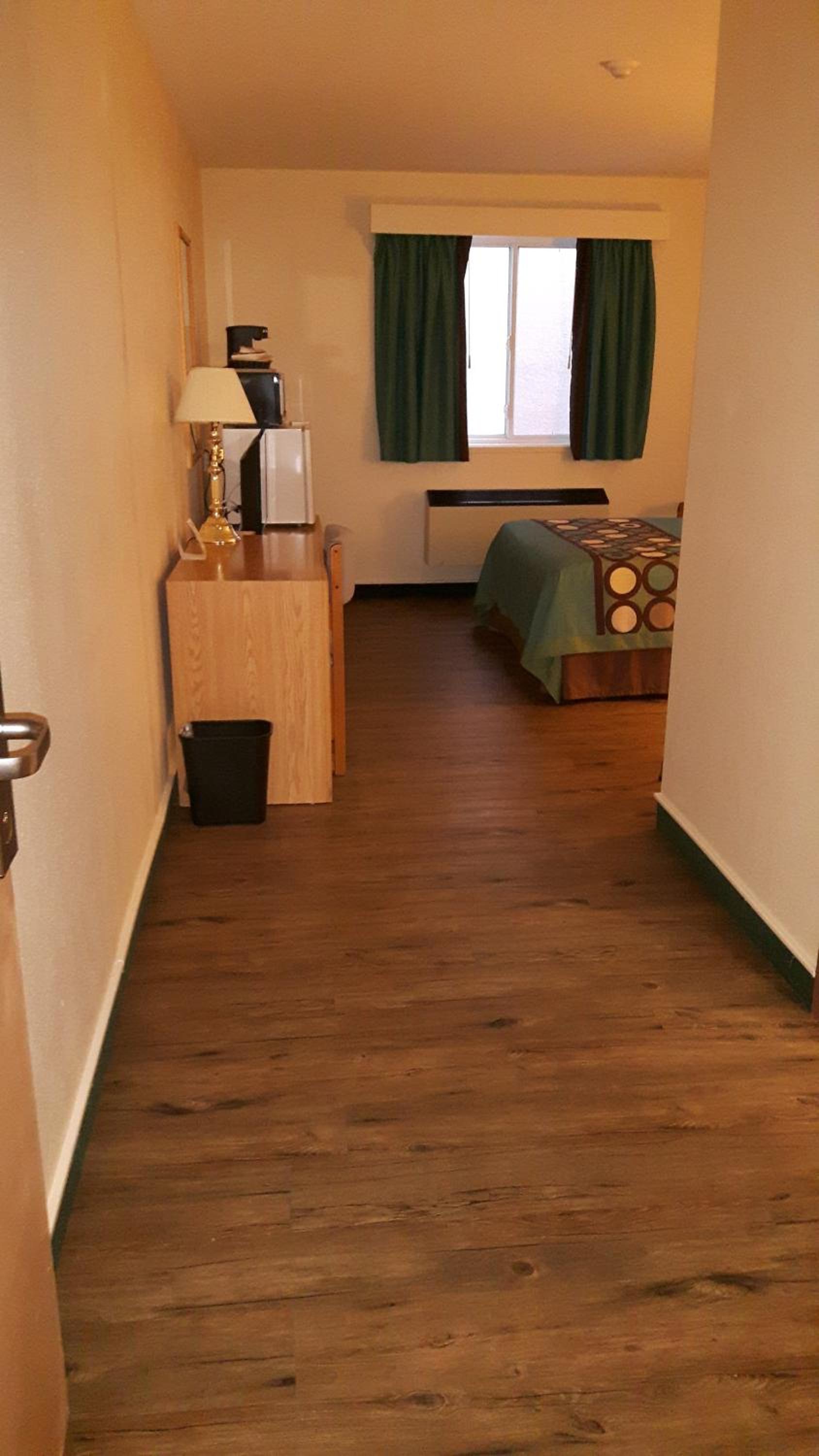 Queen Room - Disability Access/Non-Smoking - Photo 4