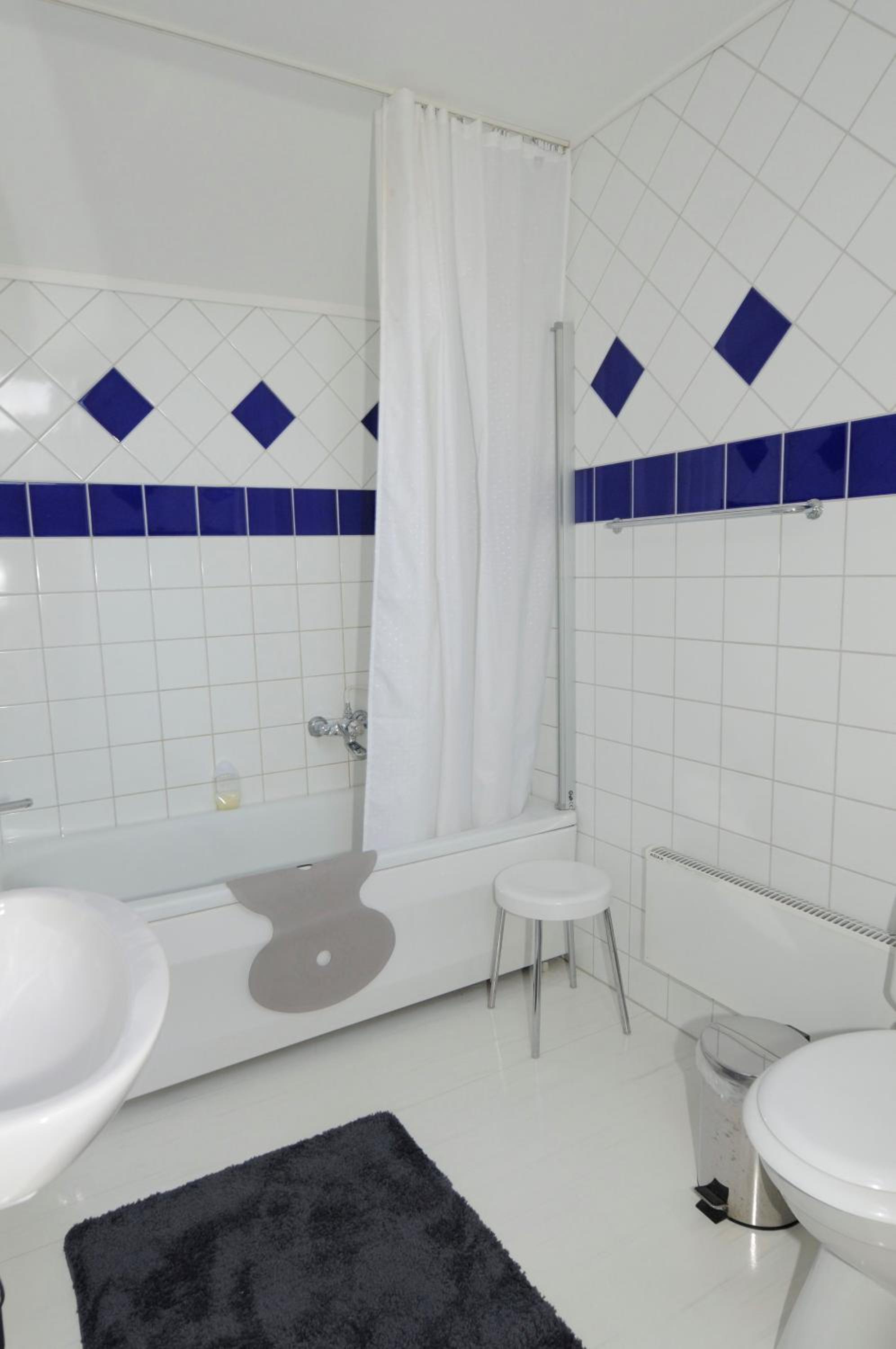 Double or Twin Room - Photo 7