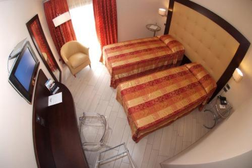 Twin Room - Photo 4