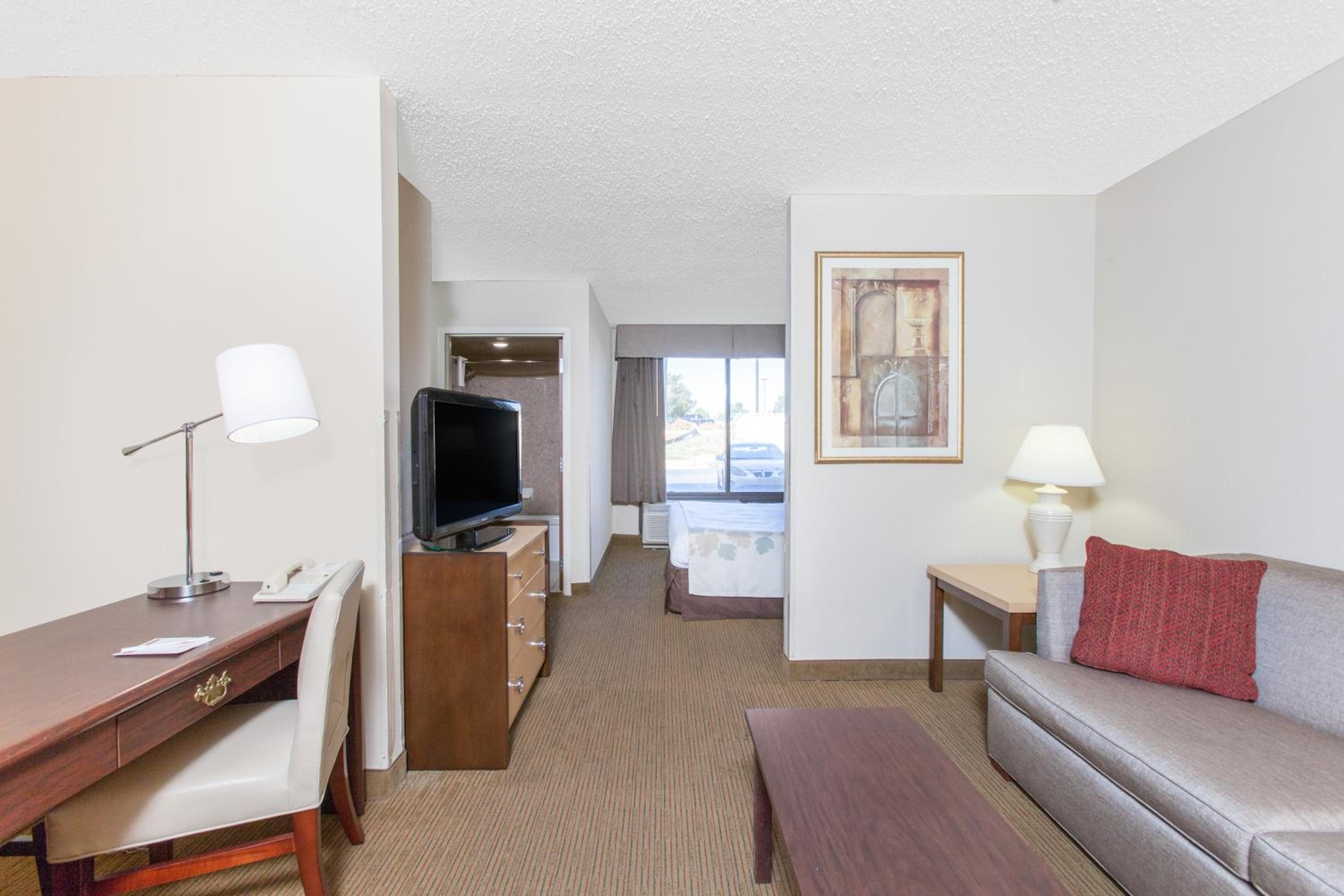 King Room - Non-Smoking - Photo 2